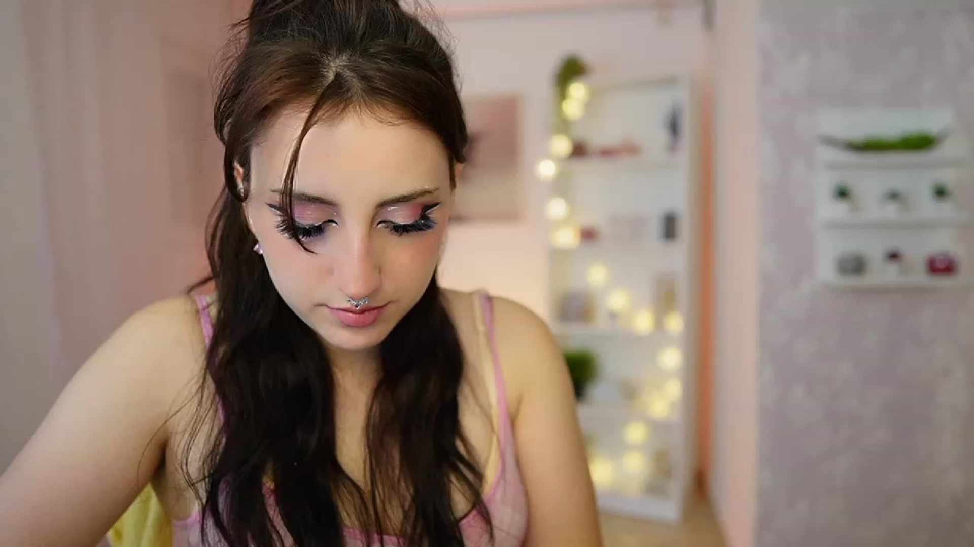 Gallery image thumbnail from Cherry_Acid18's myfreecams stream on, 09/20/2023, 20:22 image 5 of 20