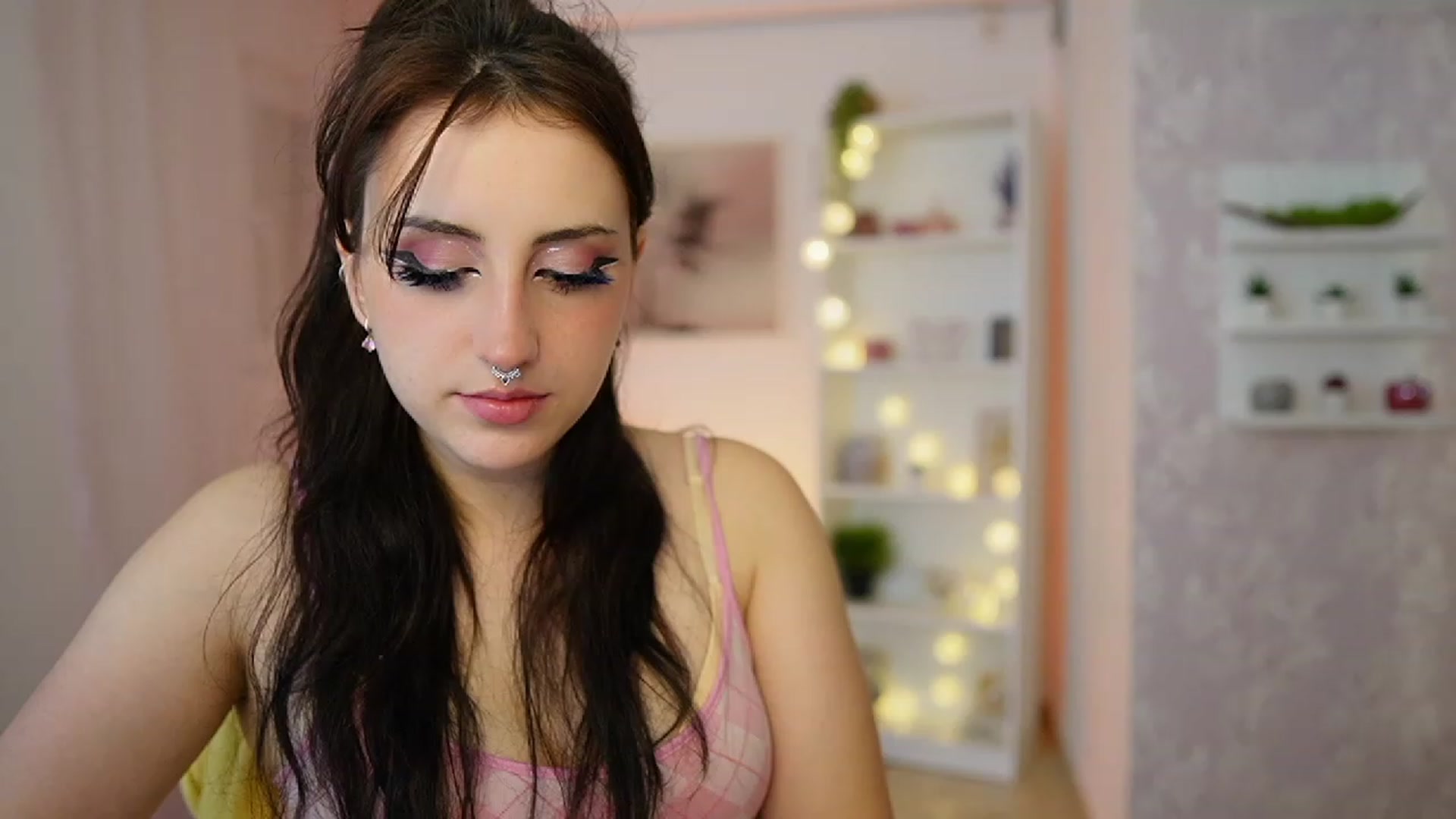 Gallery image thumbnail from Cherry_Acid18's myfreecams stream on, 09/20/2023, 20:22 image 6 of 20