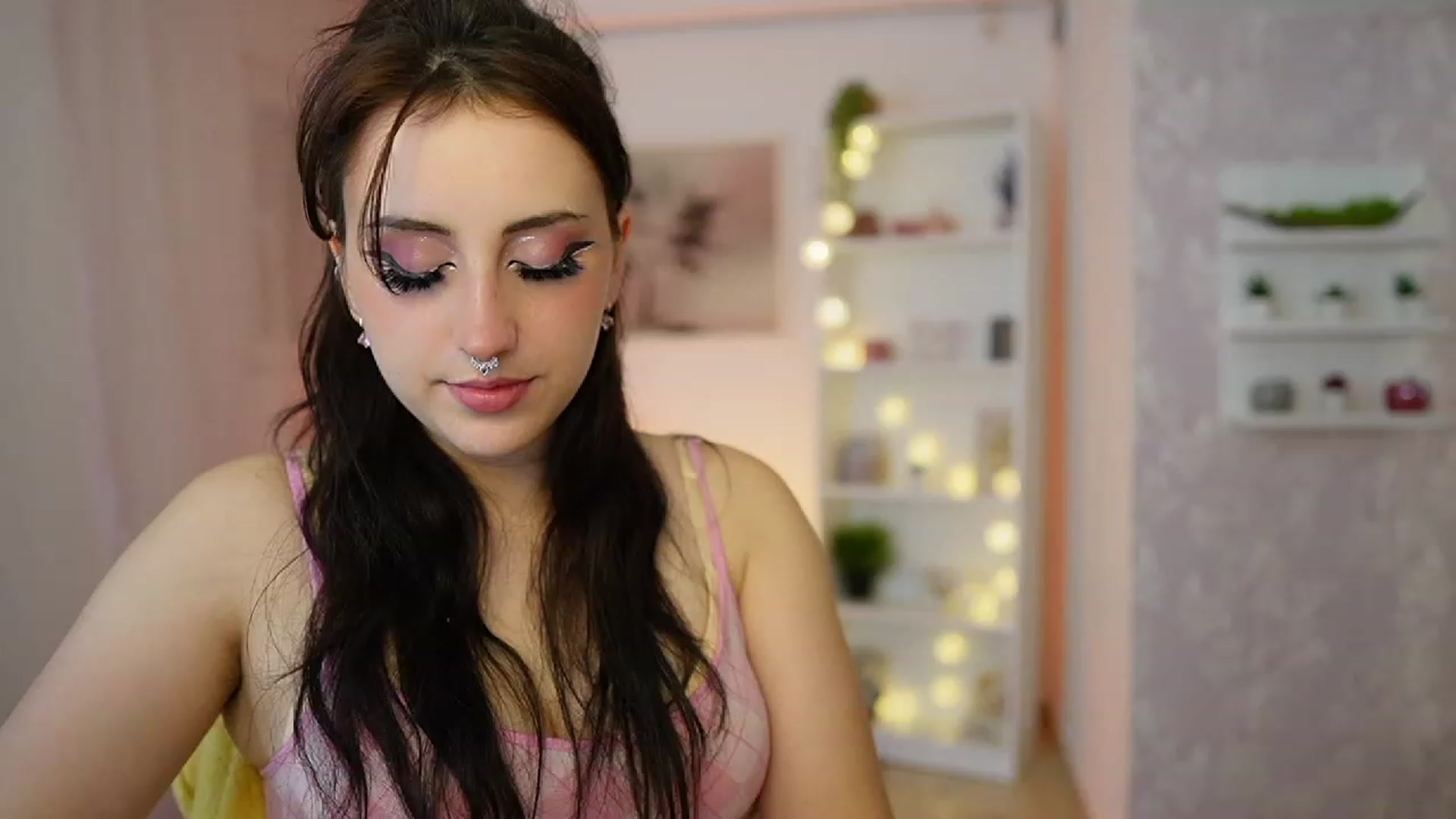 Gallery image thumbnail from Cherry_Acid18's myfreecams stream on, 09/20/2023, 20:22 image 3 of 20