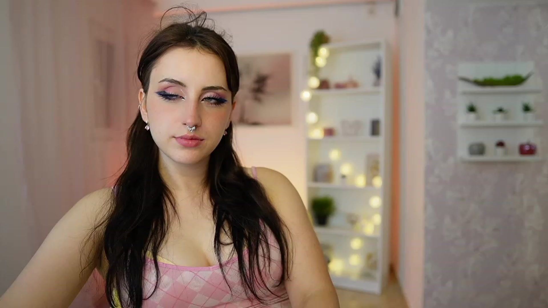 Gallery image thumbnail from Cherry_Acid18's myfreecams stream on, 09/20/2023, 20:22 image 18 of 20