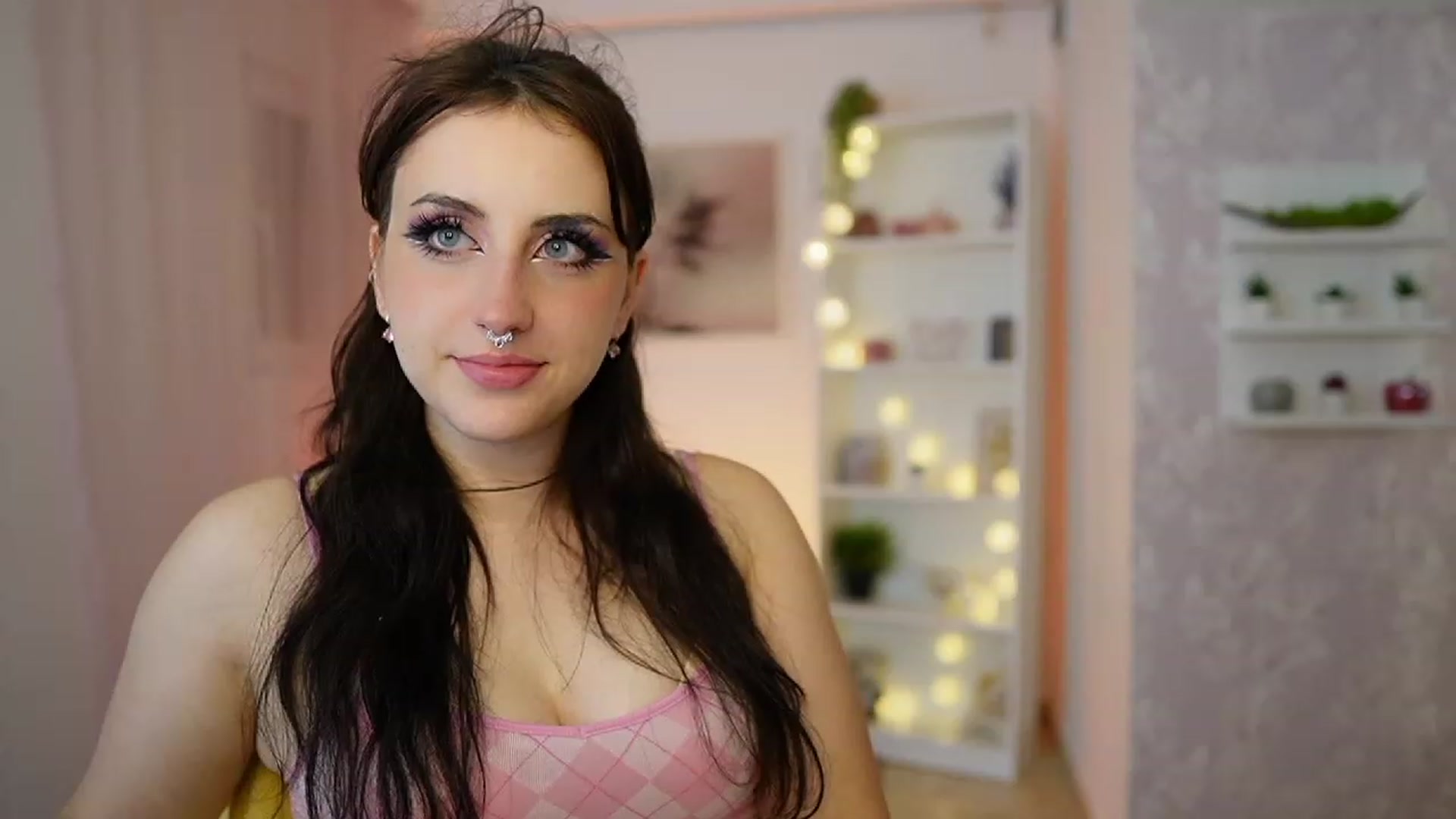 Gallery image thumbnail from Cherry_Acid18's myfreecams stream on, 09/20/2023, 20:22 image 13 of 20