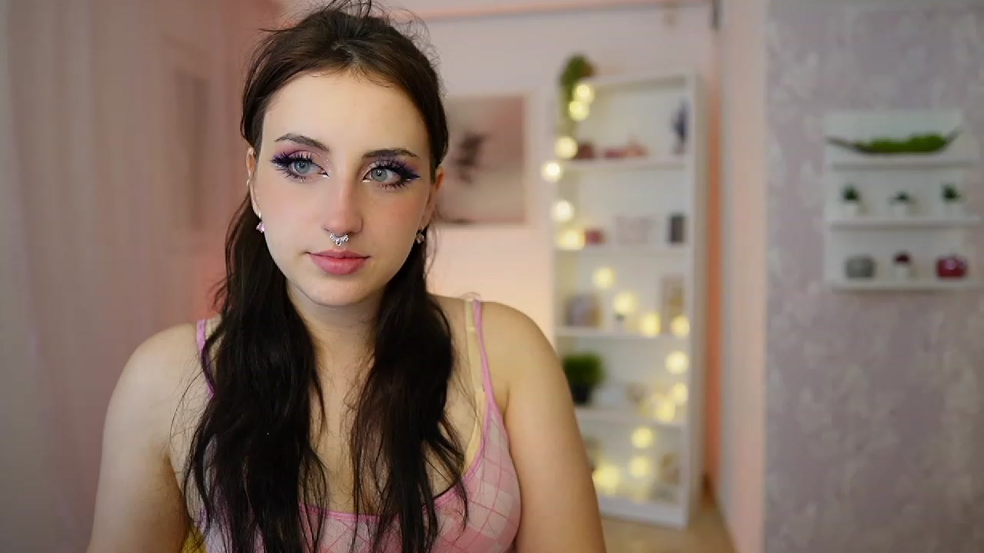Gallery image thumbnail from Cherry_Acid18's myfreecams stream on, 09/20/2023, 20:22 image 9 of 20