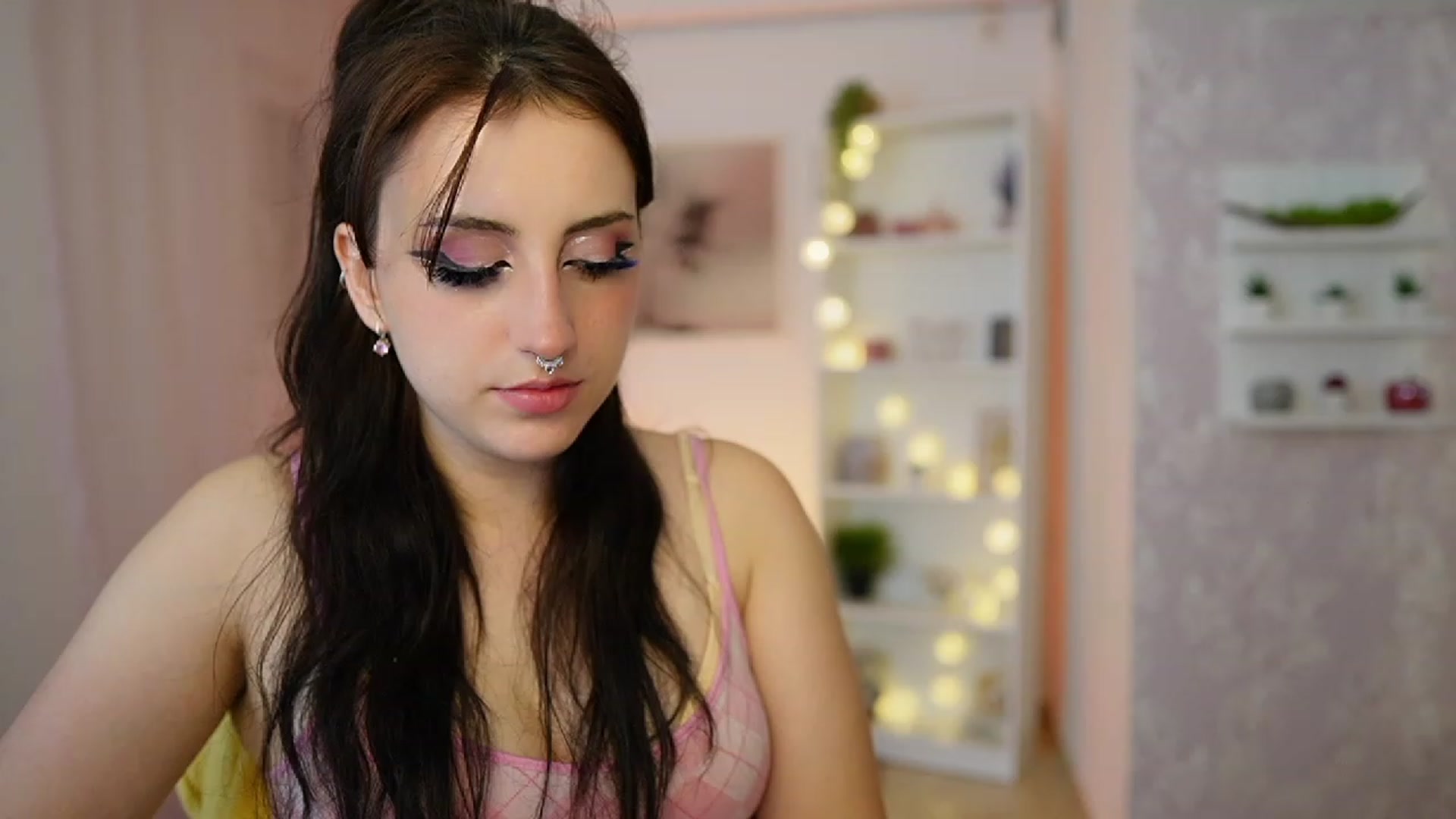 Gallery image thumbnail from Cherry_Acid18's myfreecams stream on, 09/20/2023, 20:22 image 7 of 20