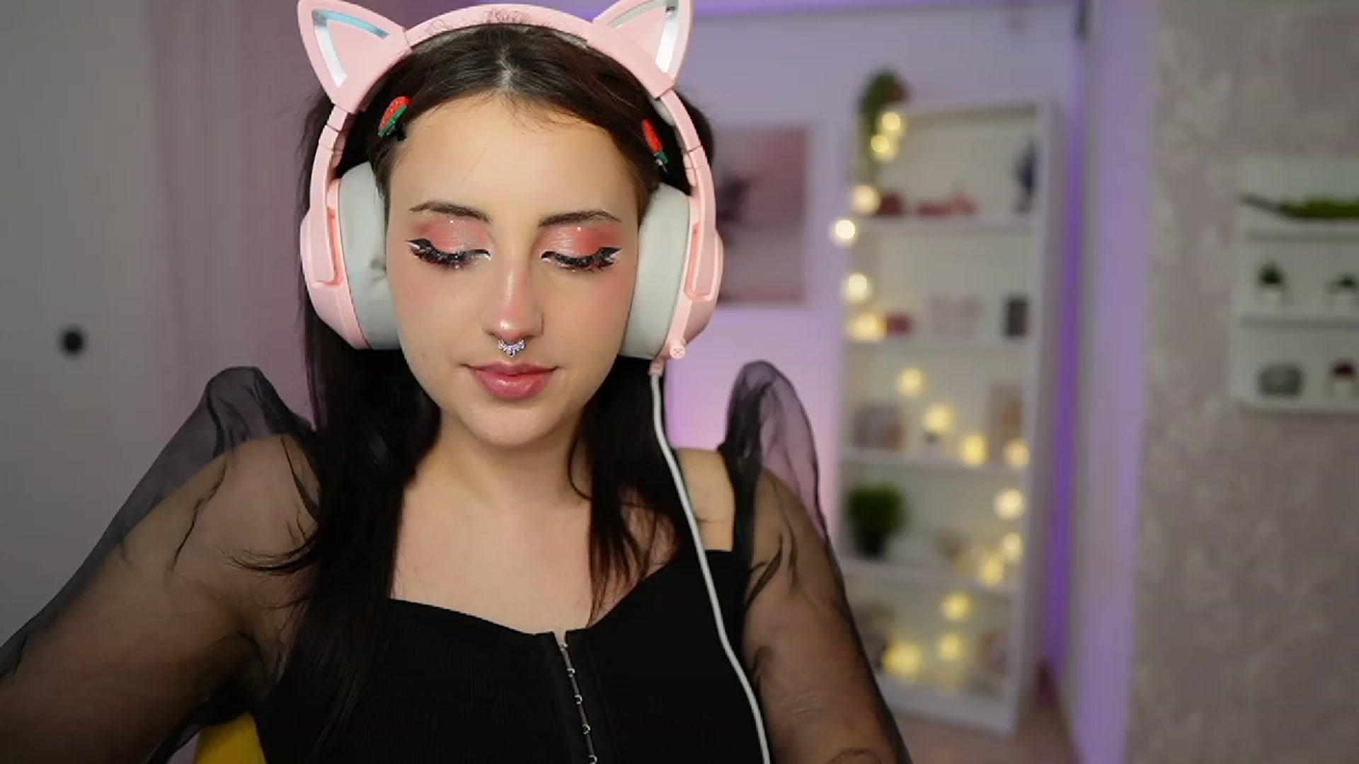 Gallery image thumbnail from Cherry_Acid18's myfreecams stream on, 09/22/2023, 19:57 image 9 of 20