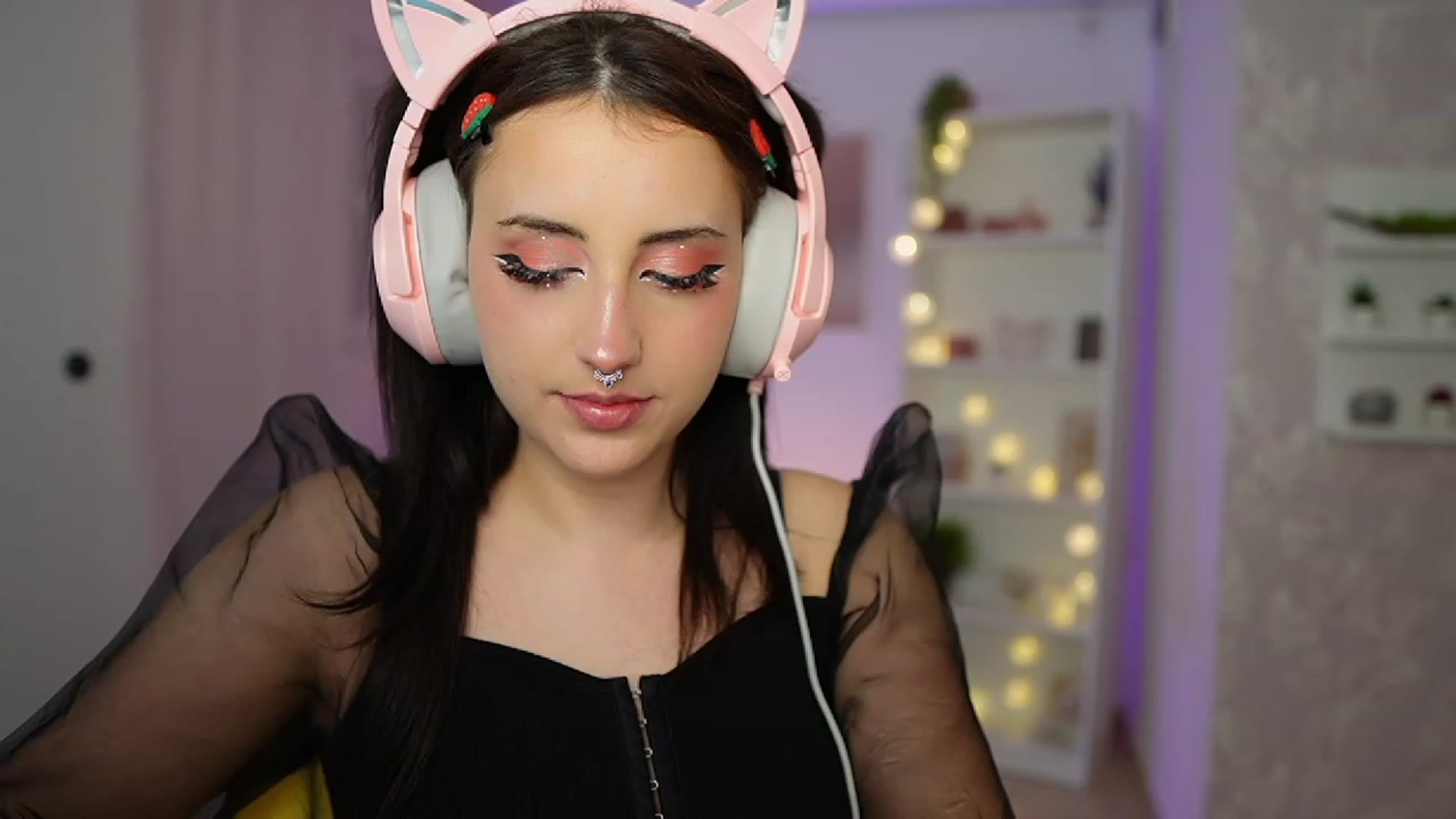 Gallery image thumbnail from Cherry_Acid18's myfreecams stream on, 09/22/2023, 19:57 image 6 of 20
