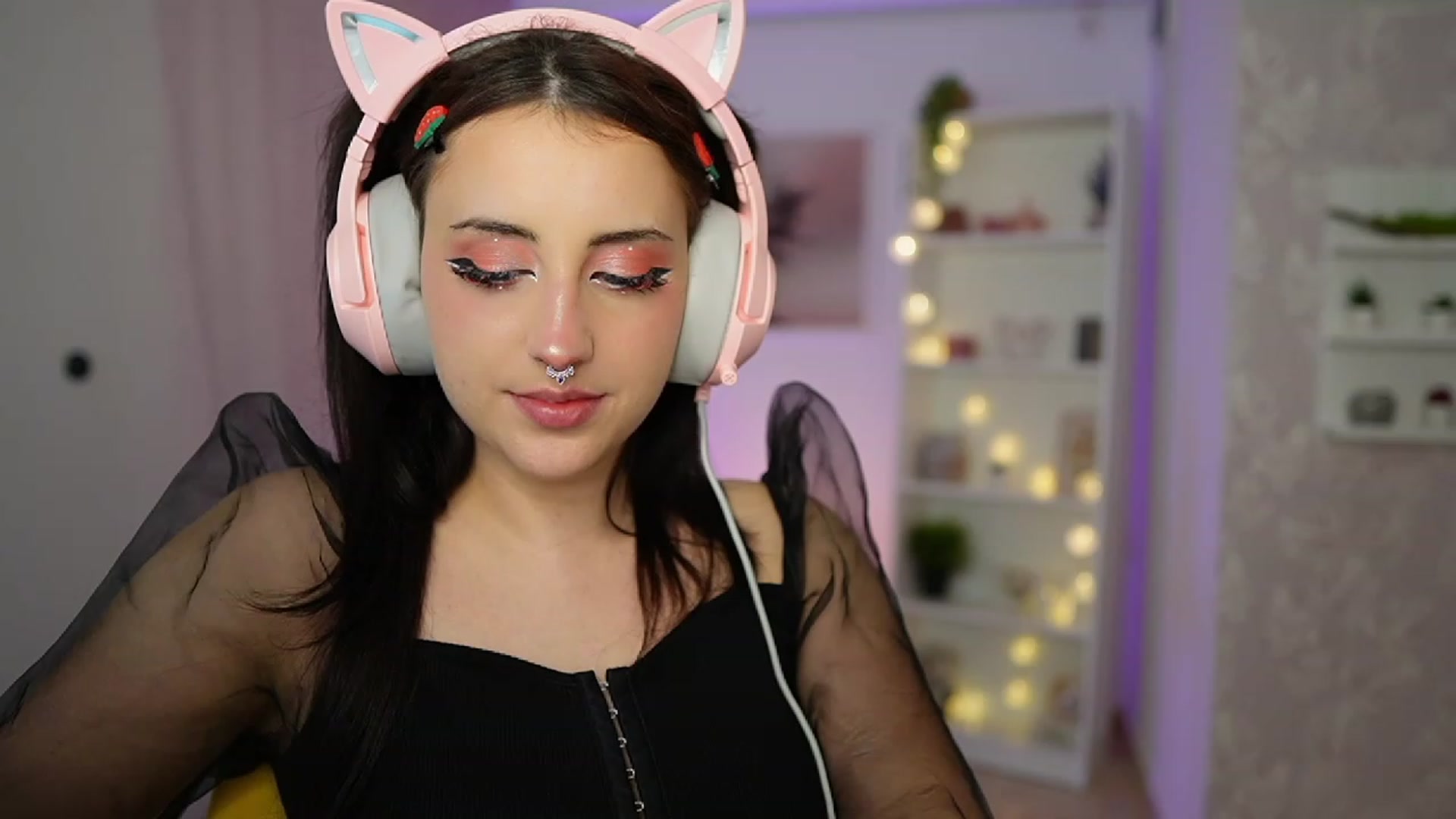 Gallery image thumbnail from Cherry_Acid18's myfreecams stream on, 09/22/2023, 19:57 image 10 of 20