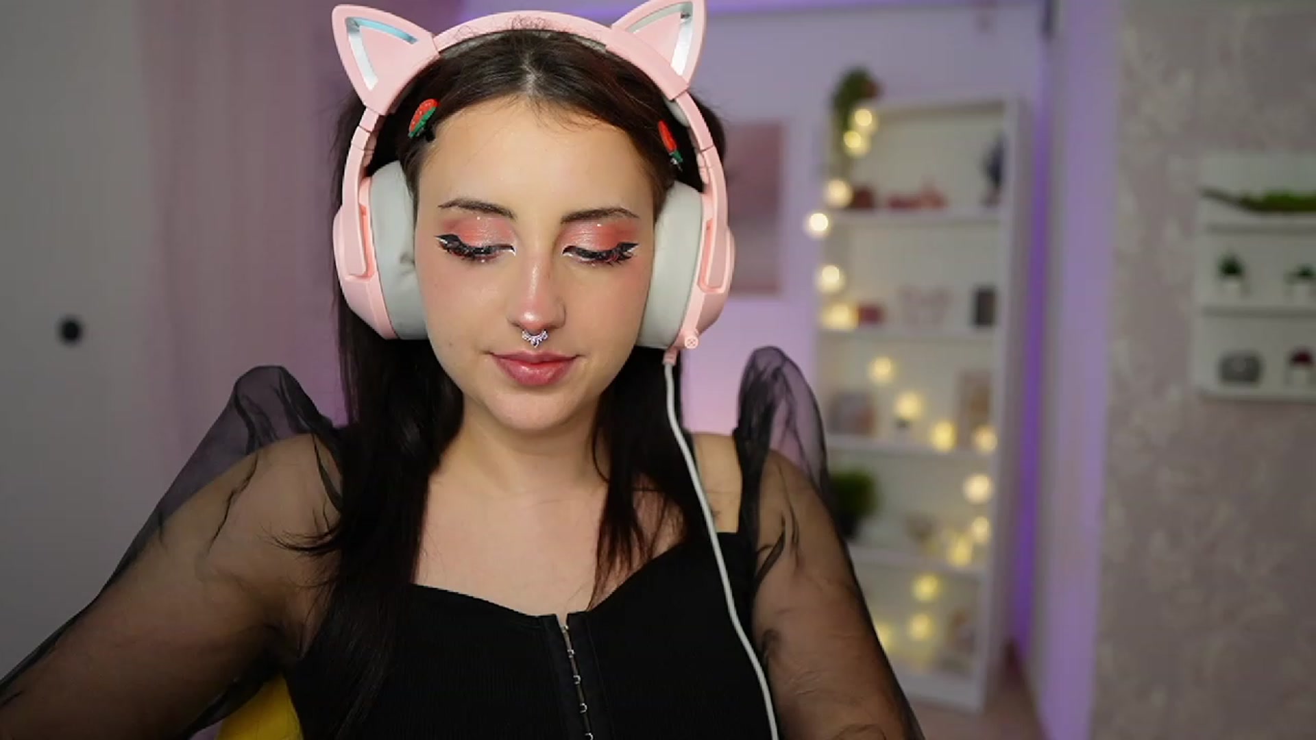 Gallery image thumbnail from Cherry_Acid18's myfreecams stream on, 09/22/2023, 19:57 image 8 of 20