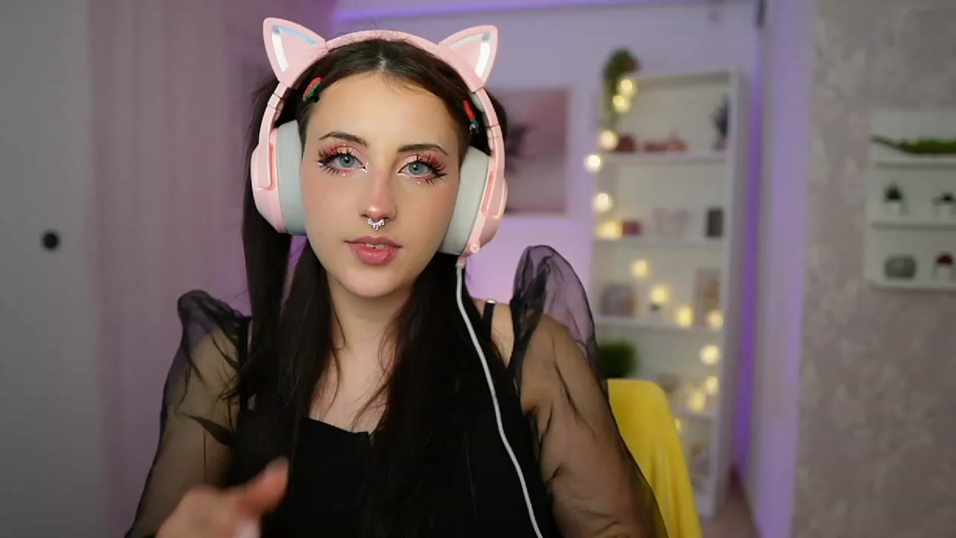 Gallery image thumbnail from Cherry_Acid18's myfreecams stream on, 09/22/2023, 19:57 image 3 of 20