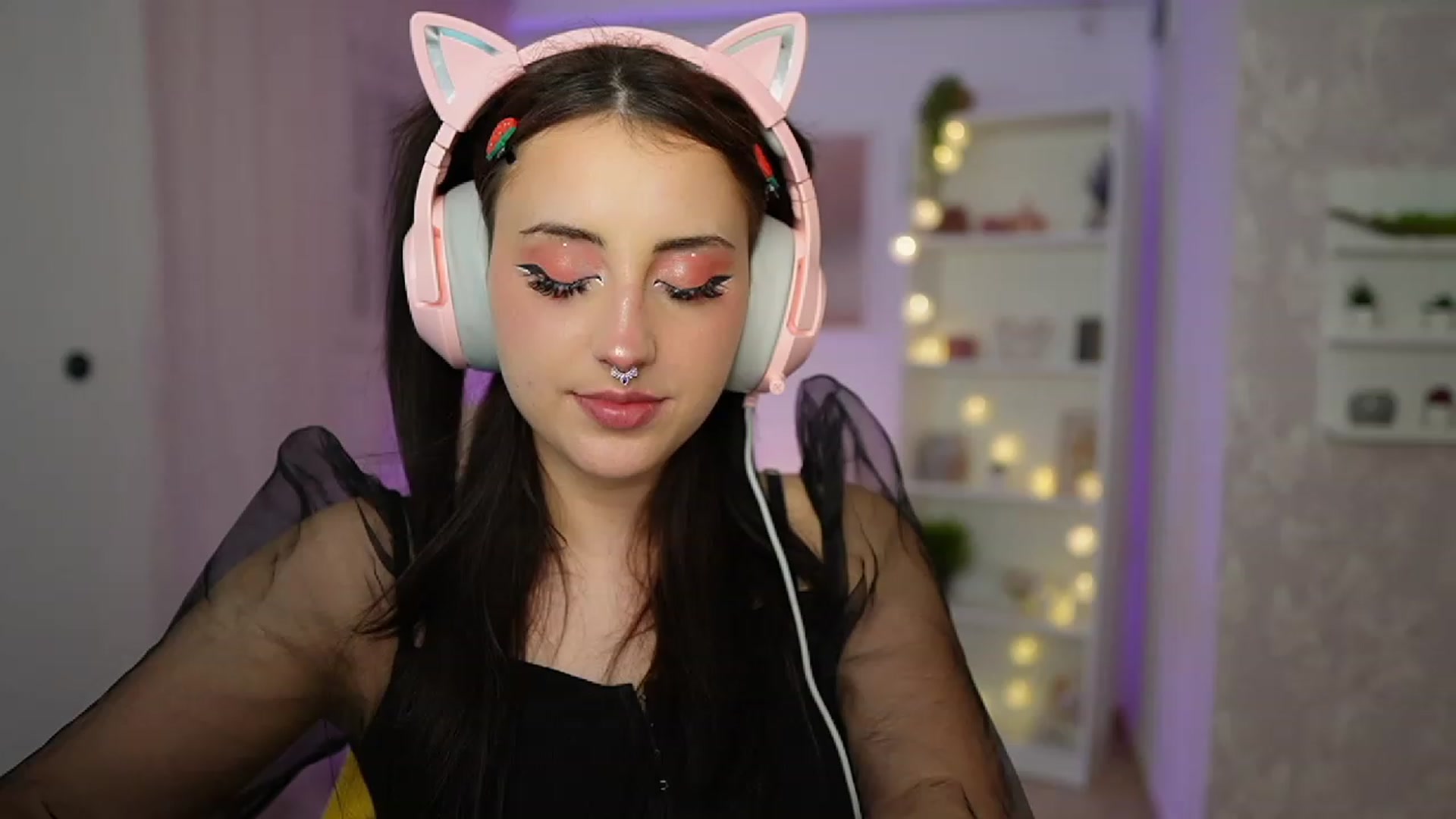 Gallery image thumbnail from Cherry_Acid18's myfreecams stream on, 09/22/2023, 19:57 image 1 of 20