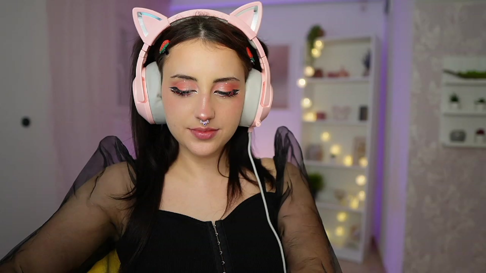 Gallery image thumbnail from Cherry_Acid18's myfreecams stream on, 09/22/2023, 19:57 image 14 of 20