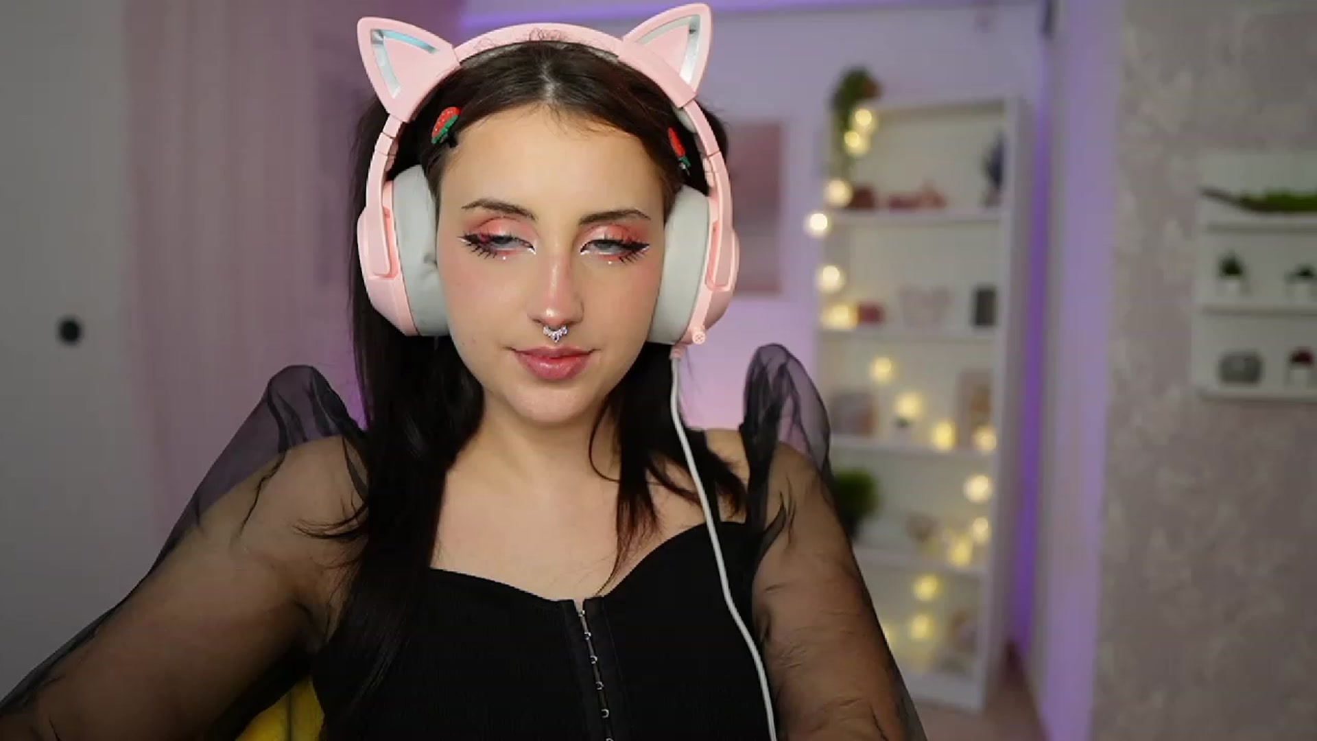 Gallery image thumbnail from Cherry_Acid18's myfreecams stream on, 09/22/2023, 19:57 image 13 of 20