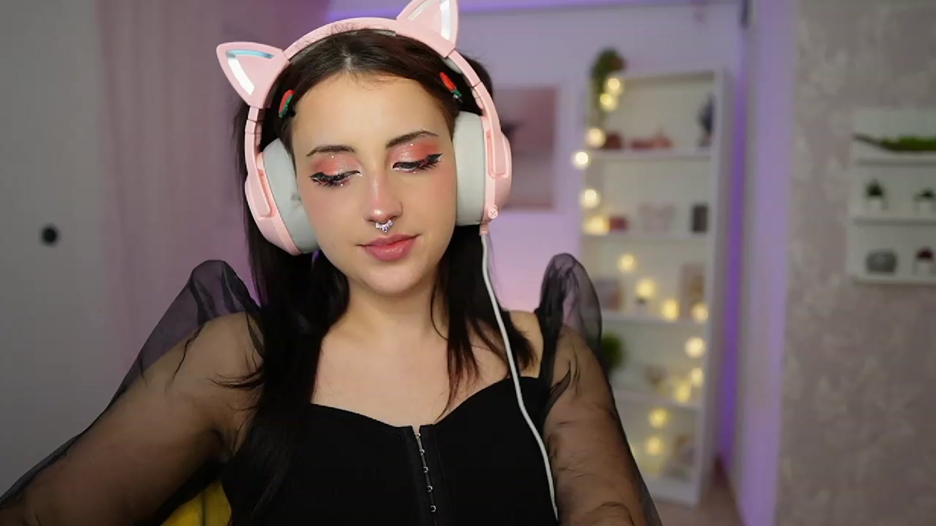 Gallery image thumbnail from Cherry_Acid18's myfreecams stream on, 09/22/2023, 19:57 image 12 of 20
