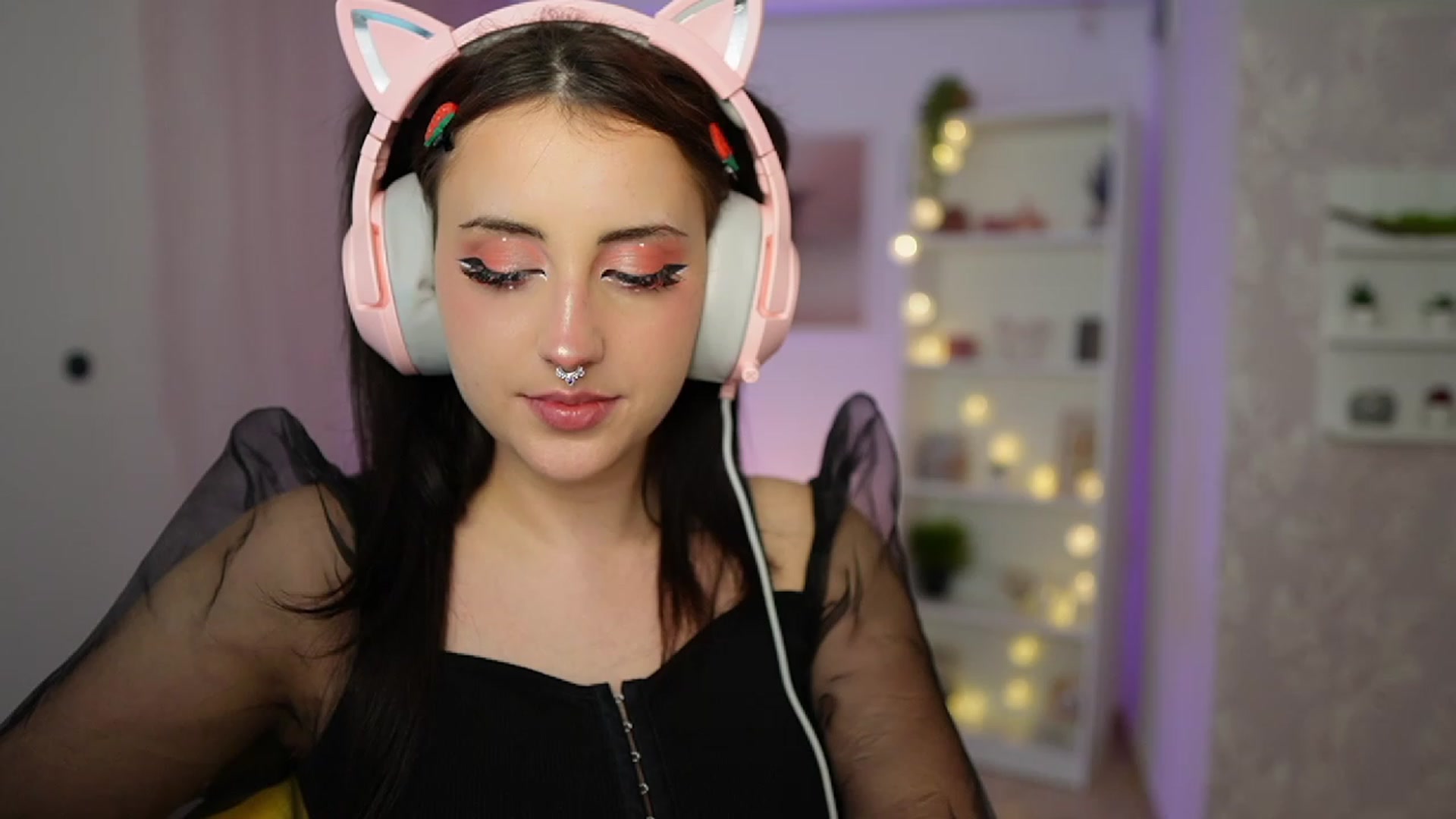 Gallery image thumbnail from Cherry_Acid18's myfreecams stream on, 09/22/2023, 19:57 image 7 of 20