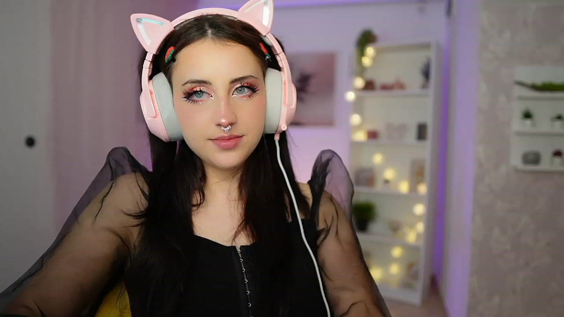 Gallery image thumbnail from Cherry_Acid18's myfreecams stream on, 09/22/2023, 19:57 image 19 of 20