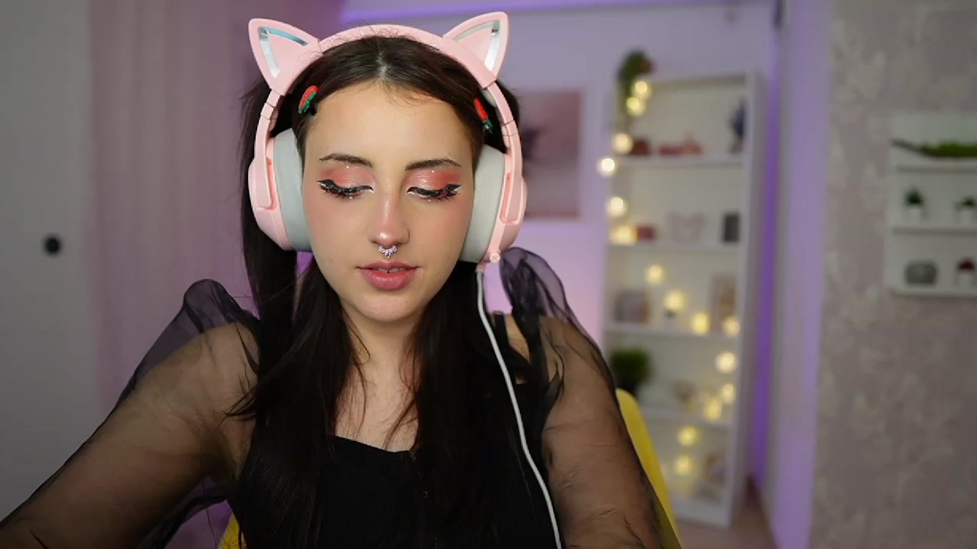 Gallery image thumbnail from Cherry_Acid18's myfreecams stream on, 09/22/2023, 19:57 image 2 of 20