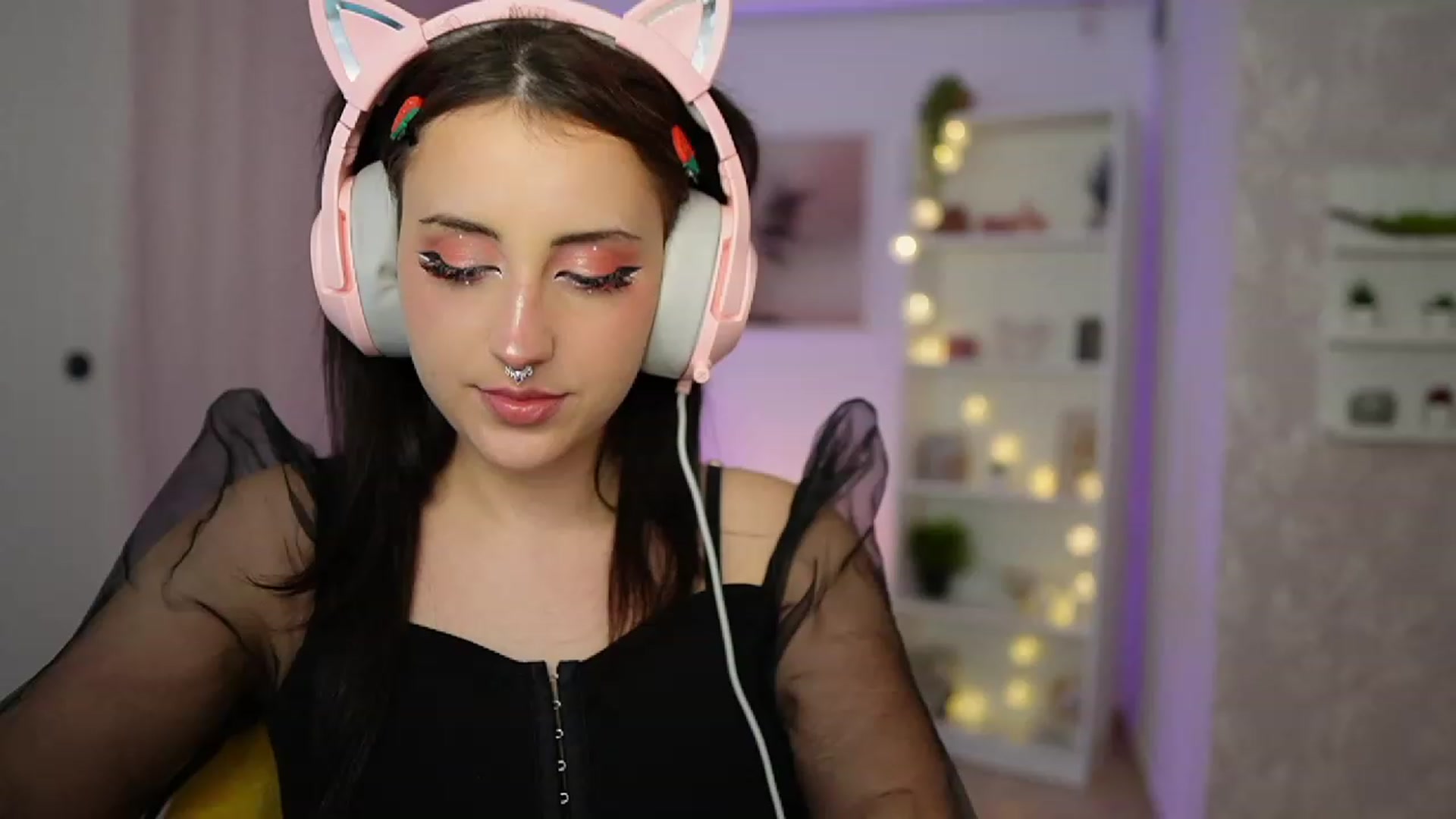 Gallery image thumbnail from Cherry_Acid18's myfreecams stream on, 09/22/2023, 19:57 image 5 of 20