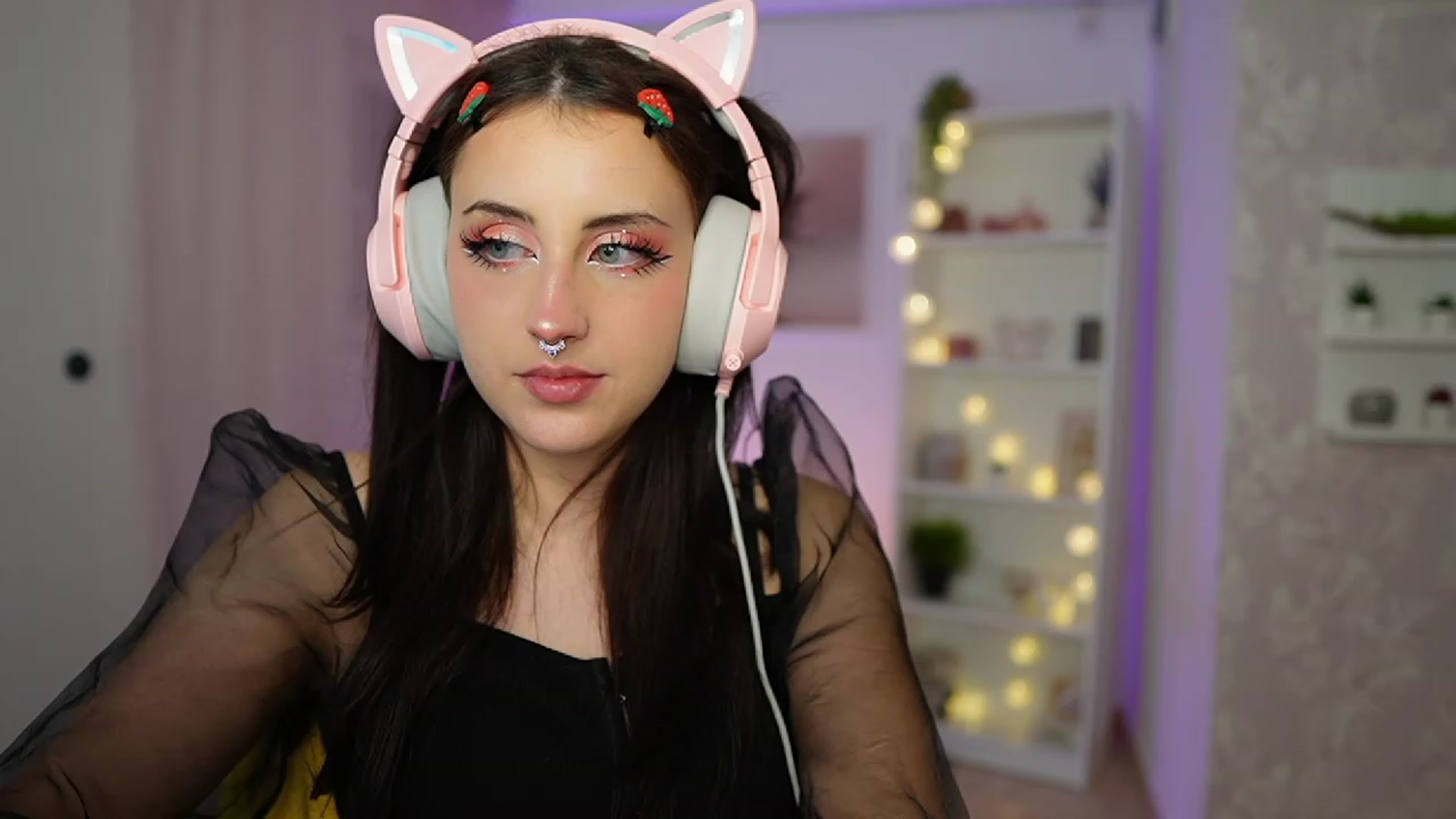 Gallery image thumbnail from Cherry_Acid18's myfreecams stream on, 09/22/2023, 21:33 image 19 of 20