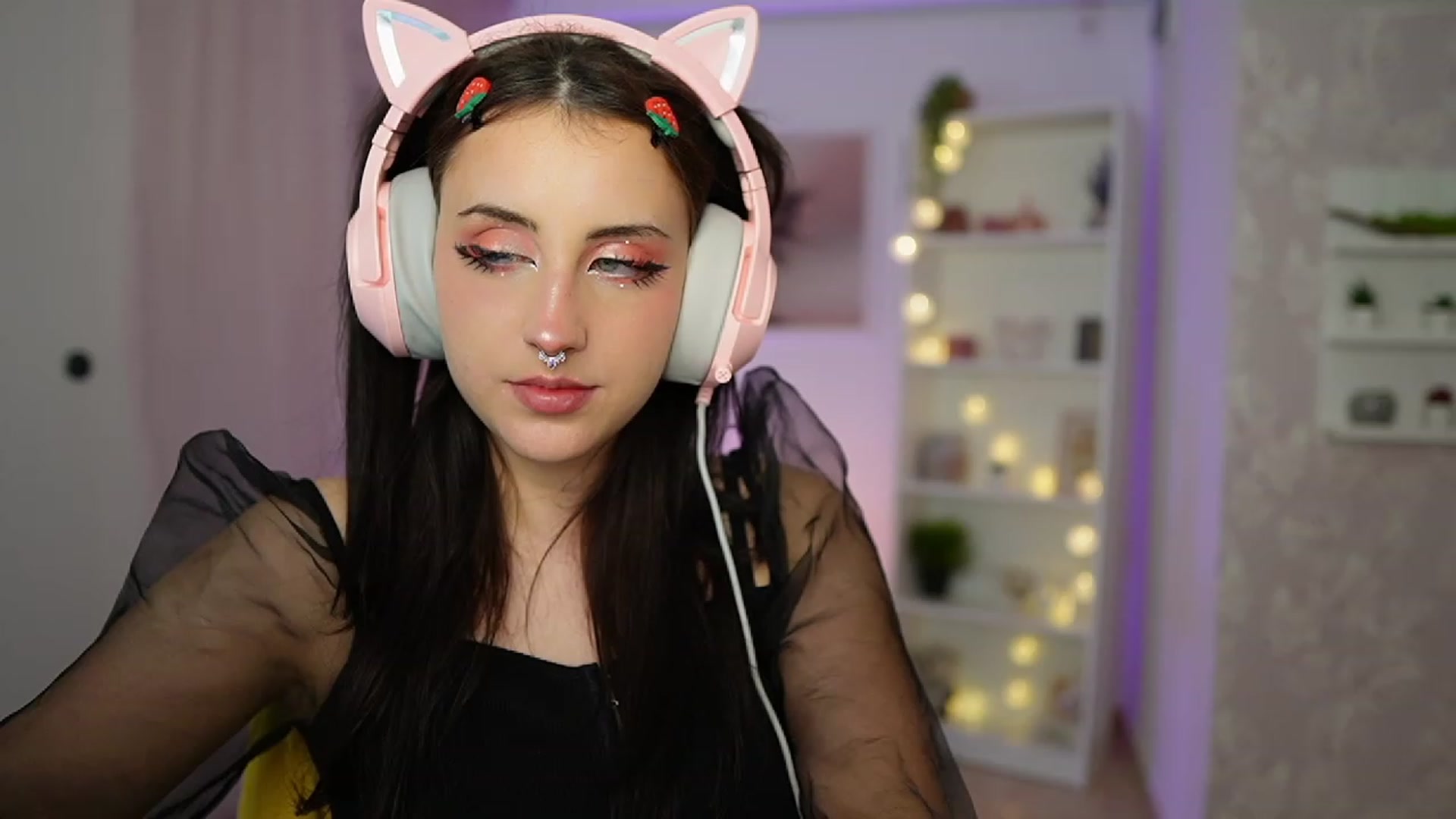 Gallery image thumbnail from Cherry_Acid18's myfreecams stream on, 09/22/2023, 21:33 image 18 of 20