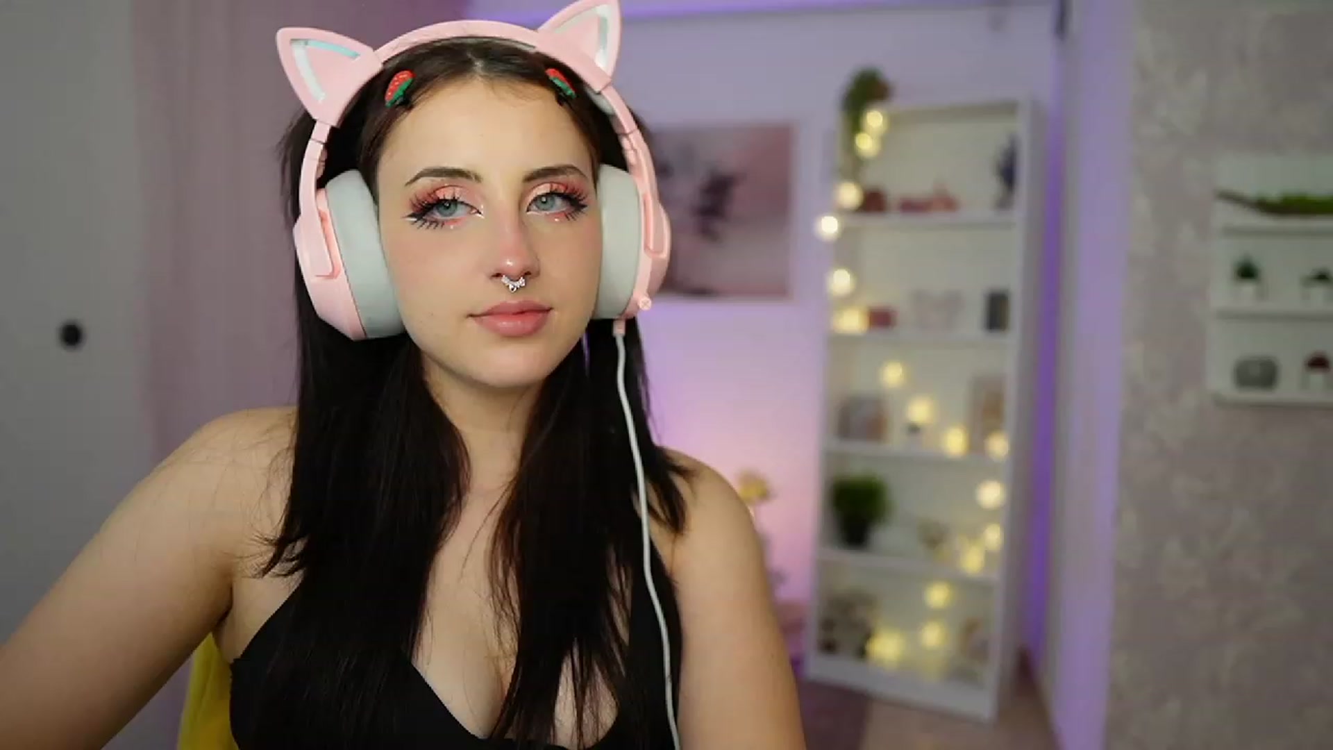 Gallery image thumbnail from Cherry_Acid18's myfreecams stream on, 09/22/2023, 22:24 image 13 of 20