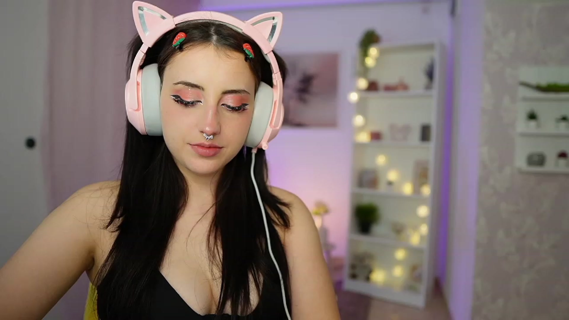 Gallery image thumbnail from Cherry_Acid18's myfreecams stream on, 09/22/2023, 22:24 image 11 of 20