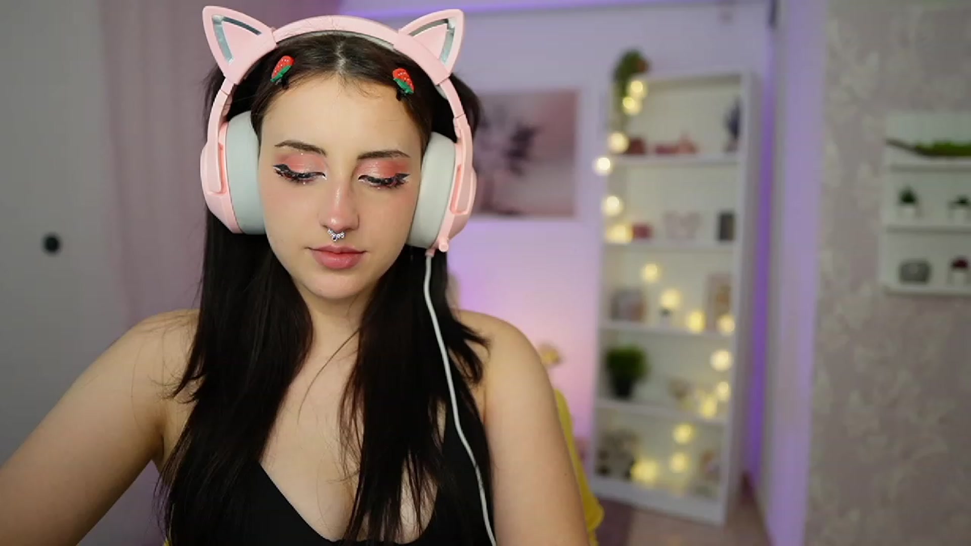 Gallery image thumbnail from Cherry_Acid18's myfreecams stream on, 09/22/2023, 22:24 image 12 of 20