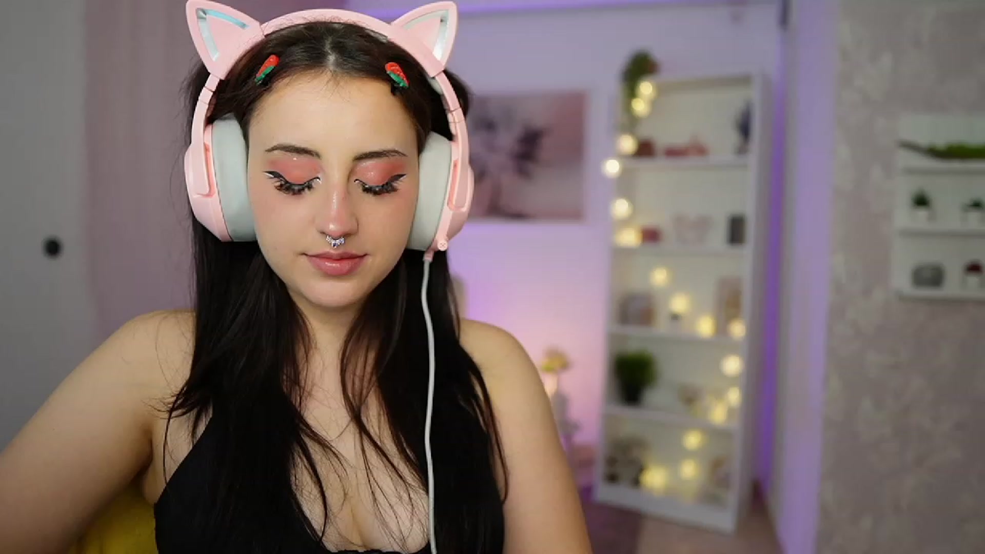 Gallery image thumbnail from Cherry_Acid18's myfreecams stream on, 09/22/2023, 22:57 image 7 of 20