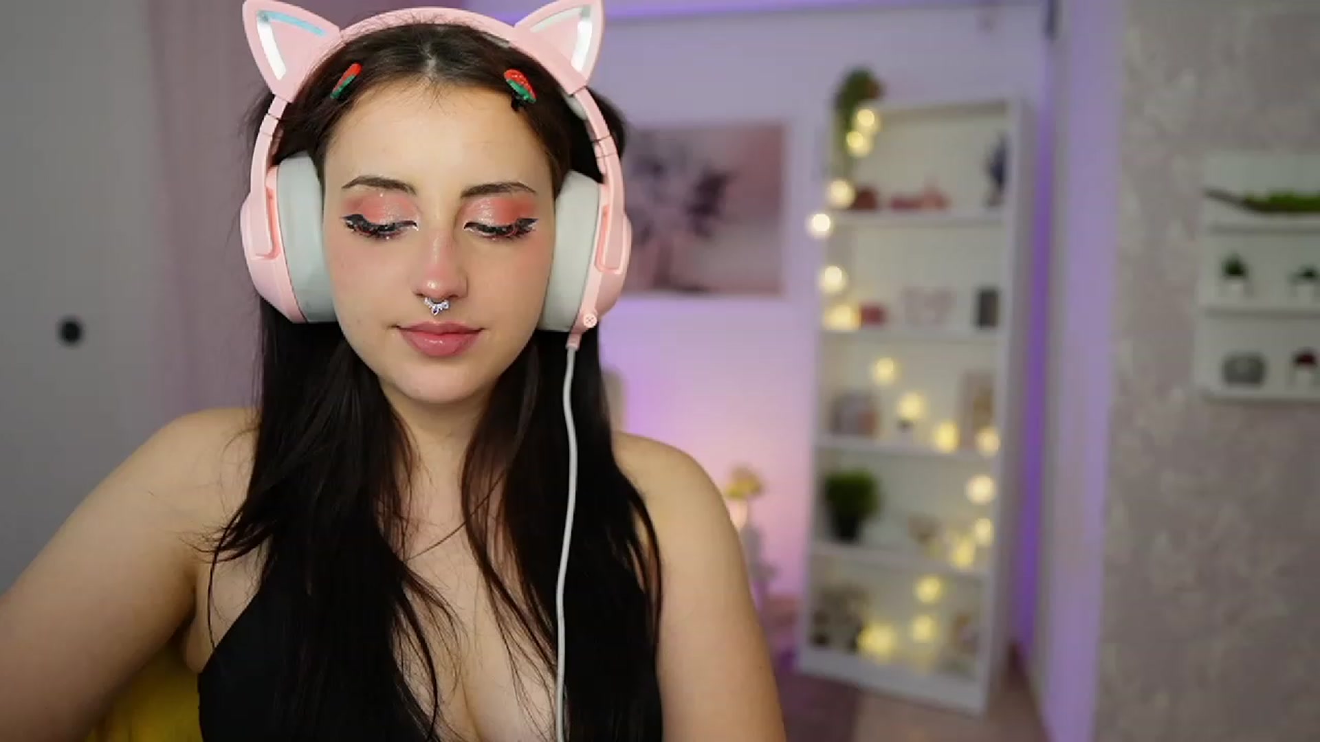 Gallery image thumbnail from Cherry_Acid18's myfreecams stream on, 09/22/2023, 22:57 image 2 of 20