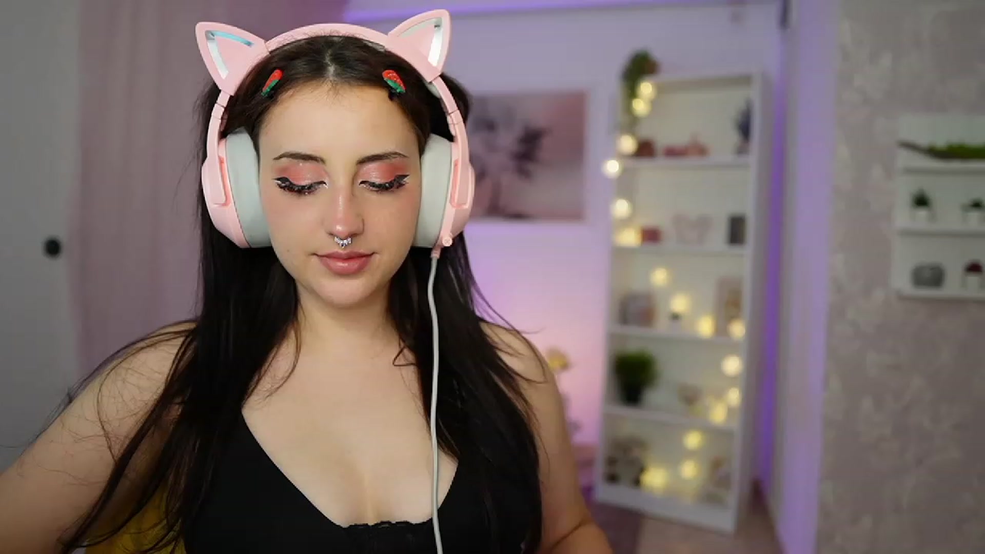 Gallery image thumbnail from Cherry_Acid18's myfreecams stream on, 09/22/2023, 22:57 image 10 of 20