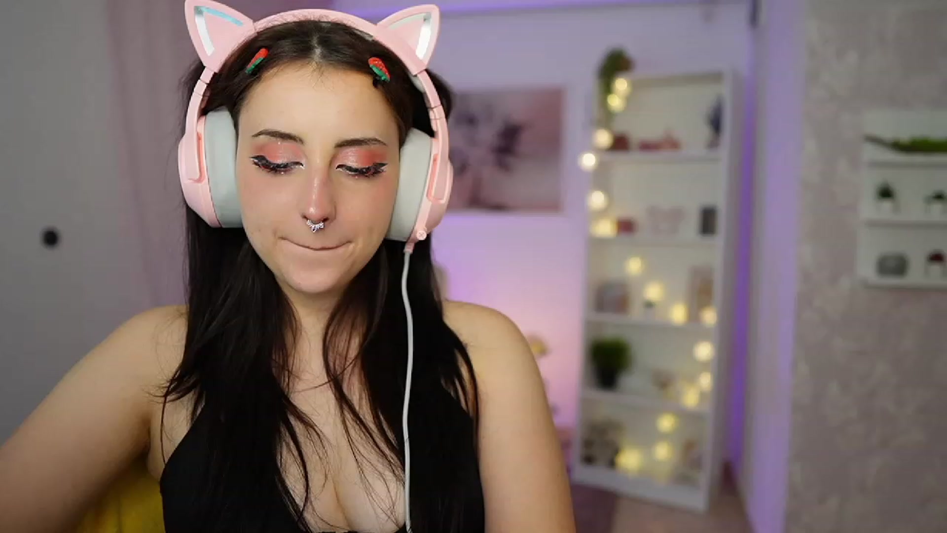 Gallery image thumbnail from Cherry_Acid18's myfreecams stream on, 09/22/2023, 22:57 image 3 of 20