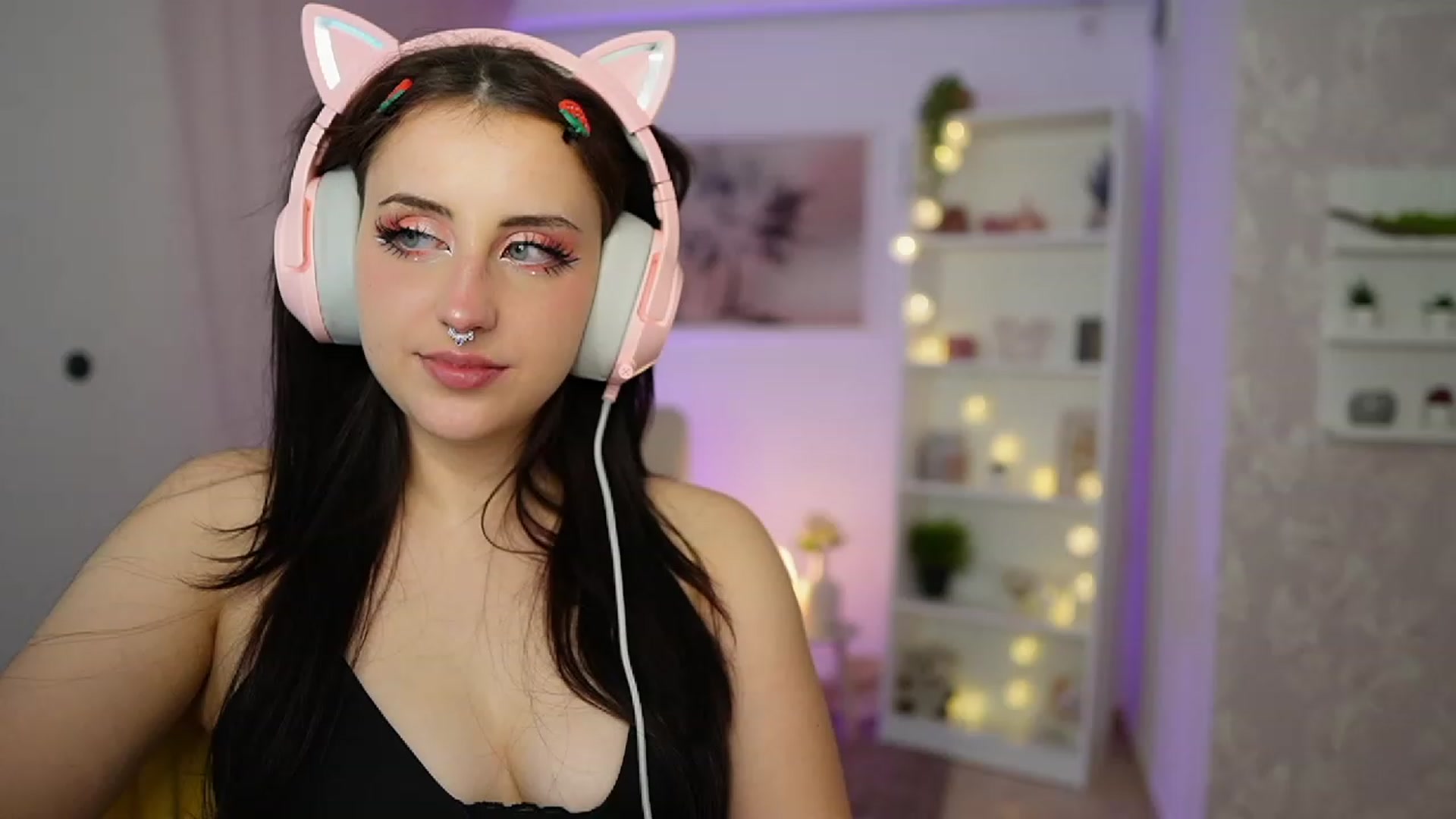 Gallery image thumbnail from Cherry_Acid18's myfreecams stream on, 09/22/2023, 23:22 image 8 of 20