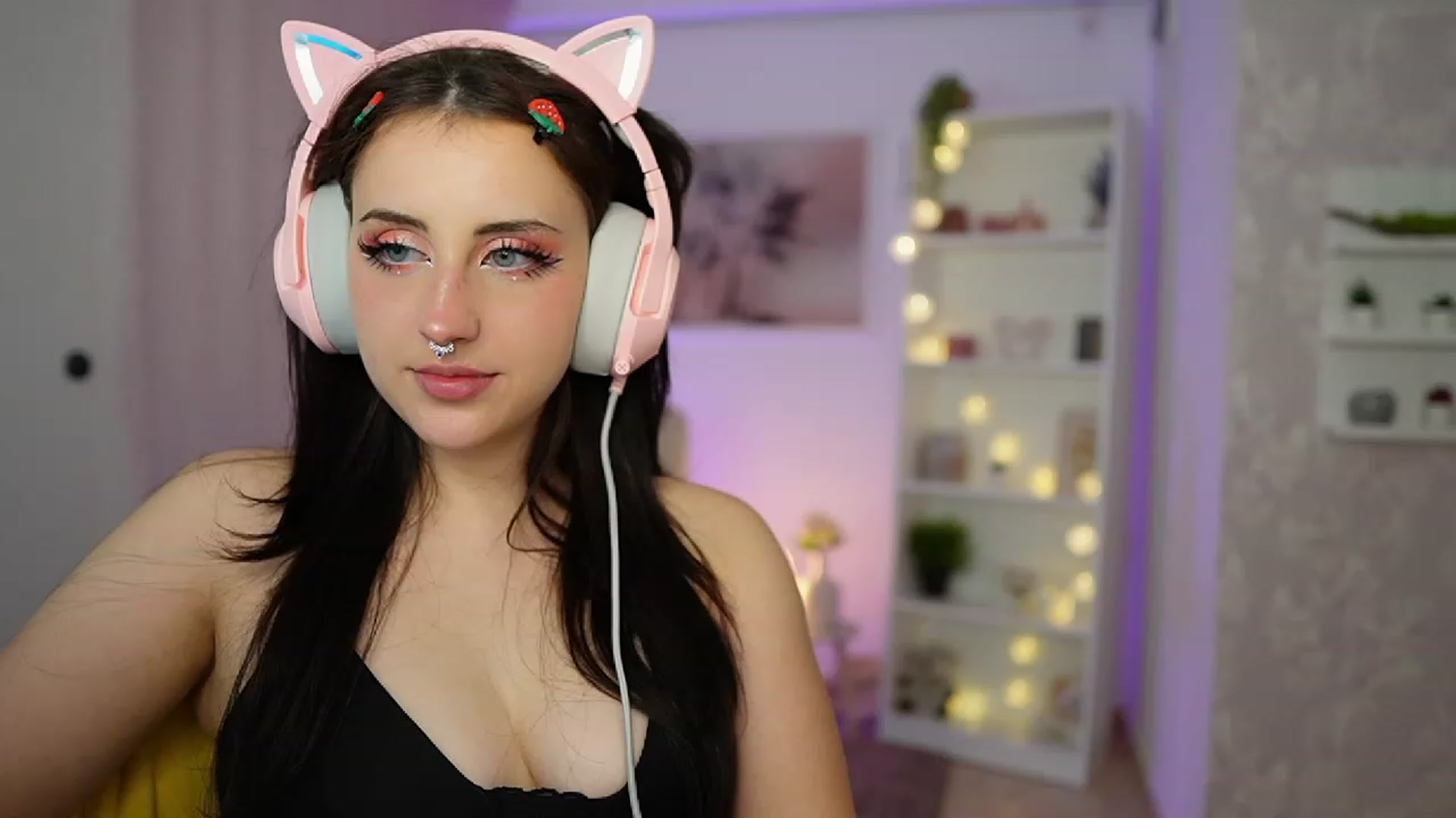 Gallery image thumbnail from Cherry_Acid18's myfreecams stream on, 09/22/2023, 23:22 image 6 of 20