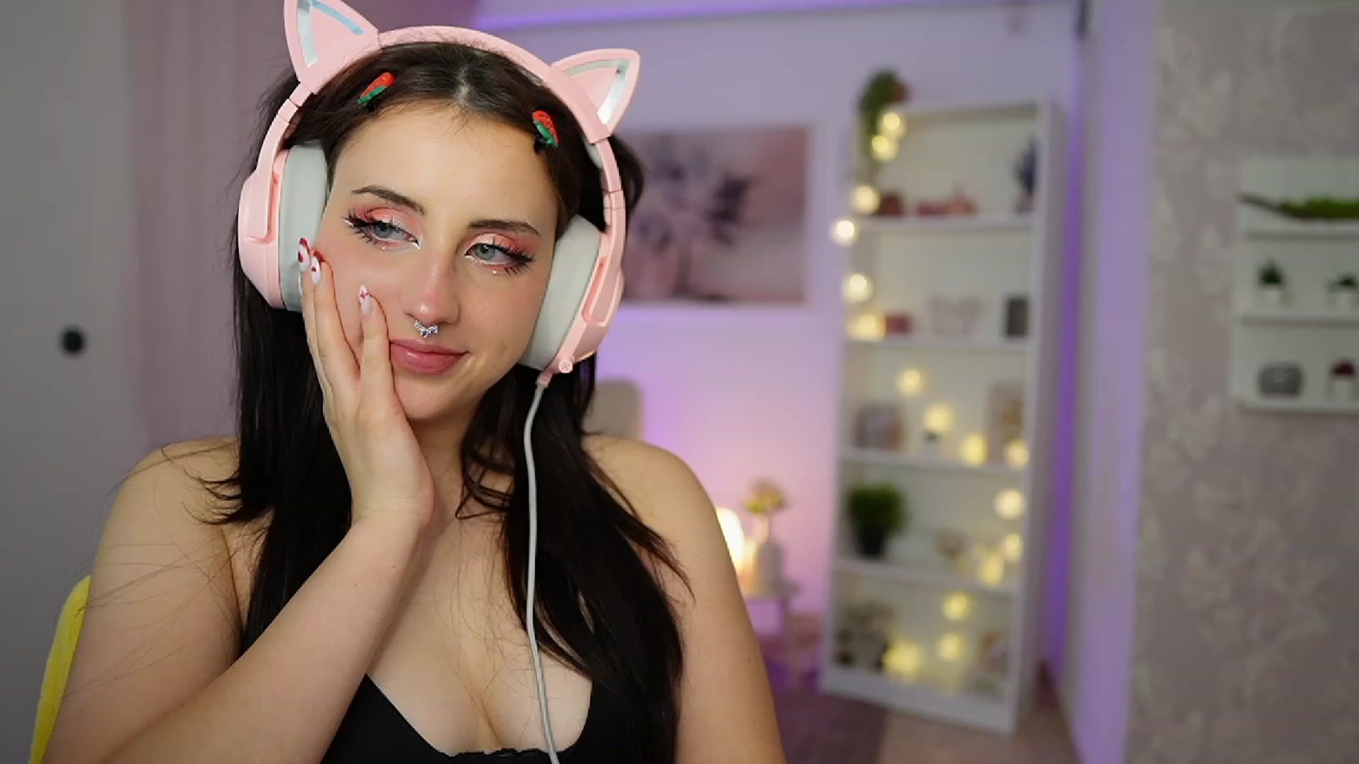 Gallery image thumbnail from Cherry_Acid18's myfreecams stream on, 09/22/2023, 23:22 image 5 of 20