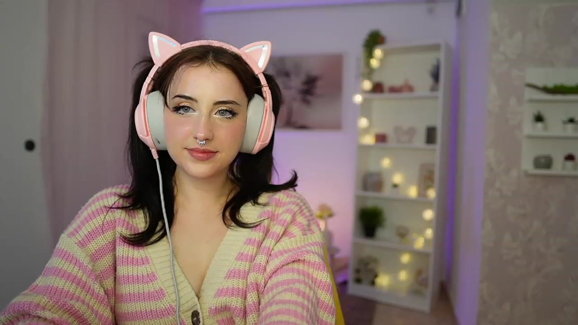 Gallery image thumbnail from Cherry_Acid18's myfreecams stream on, 09/23/2023, 22:21 image 5 of 20