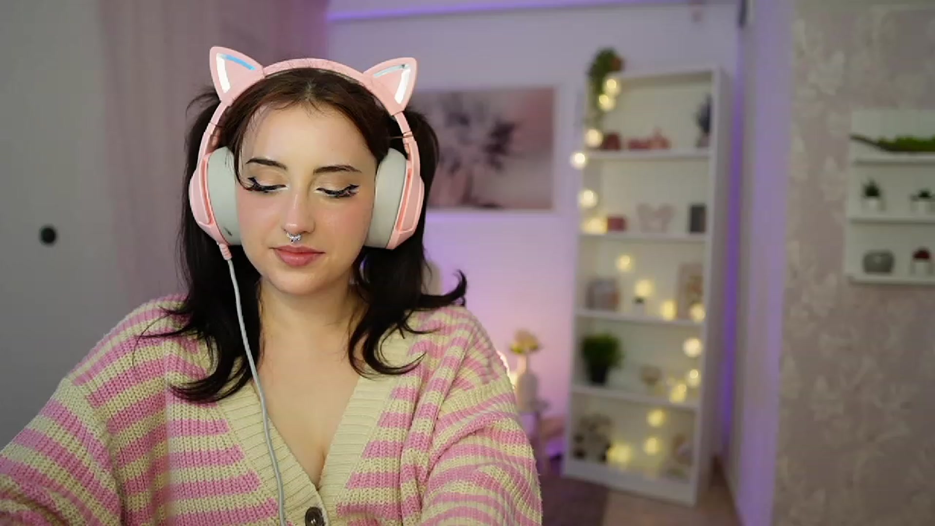 Gallery image thumbnail from Cherry_Acid18's myfreecams stream on, 09/23/2023, 22:21 image 3 of 20
