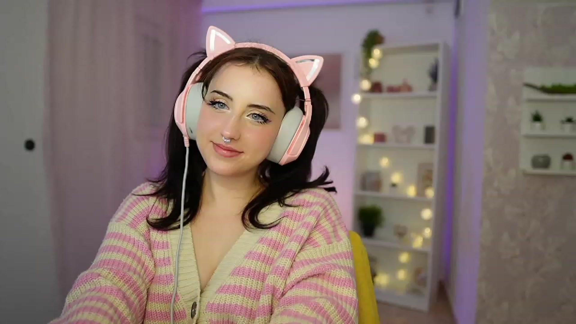 Gallery image thumbnail from Cherry_Acid18's myfreecams stream on, 09/23/2023, 22:21 image 1 of 20