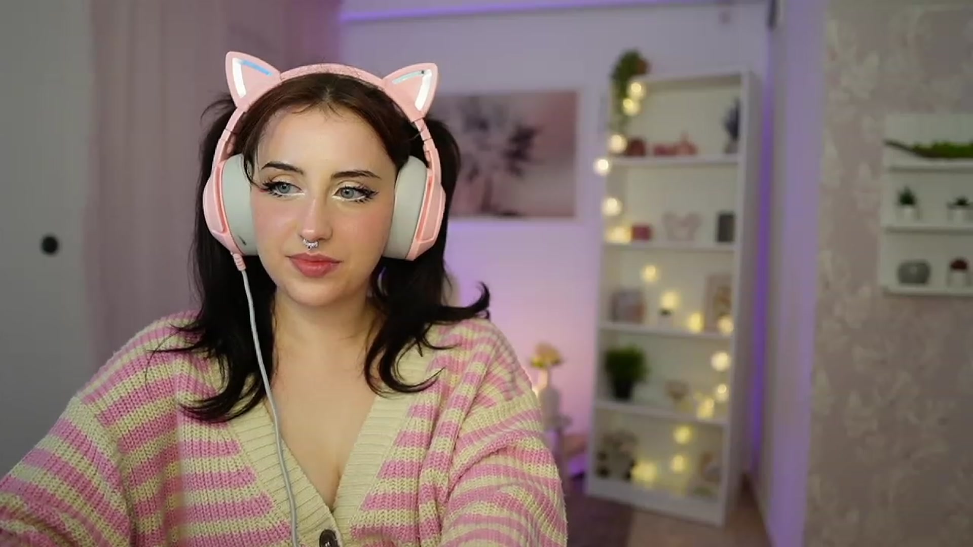 Gallery image thumbnail from Cherry_Acid18's myfreecams stream on, 09/23/2023, 22:21 image 4 of 20