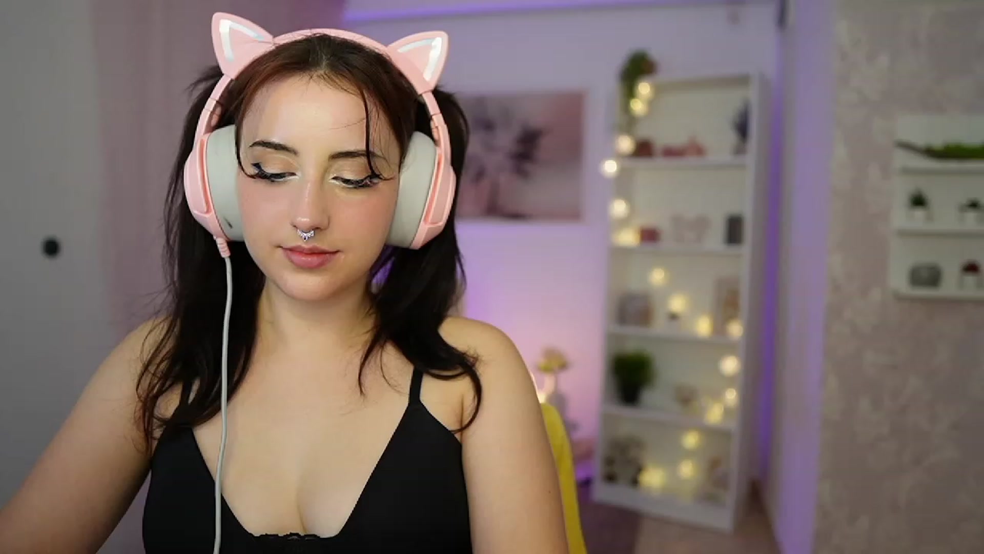 Gallery image thumbnail from Cherry_Acid18's myfreecams stream on, 09/23/2023, 22:46 image 18 of 20