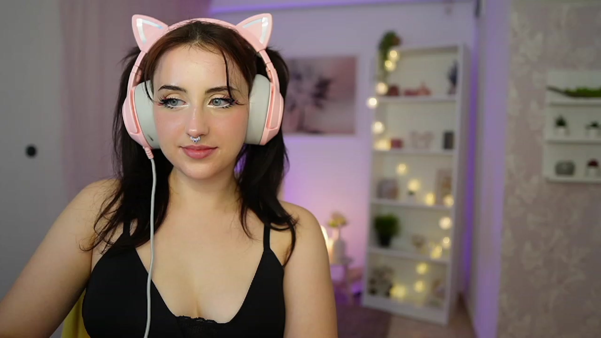 Gallery image thumbnail from Cherry_Acid18's myfreecams stream on, 09/23/2023, 22:46 image 2 of 20