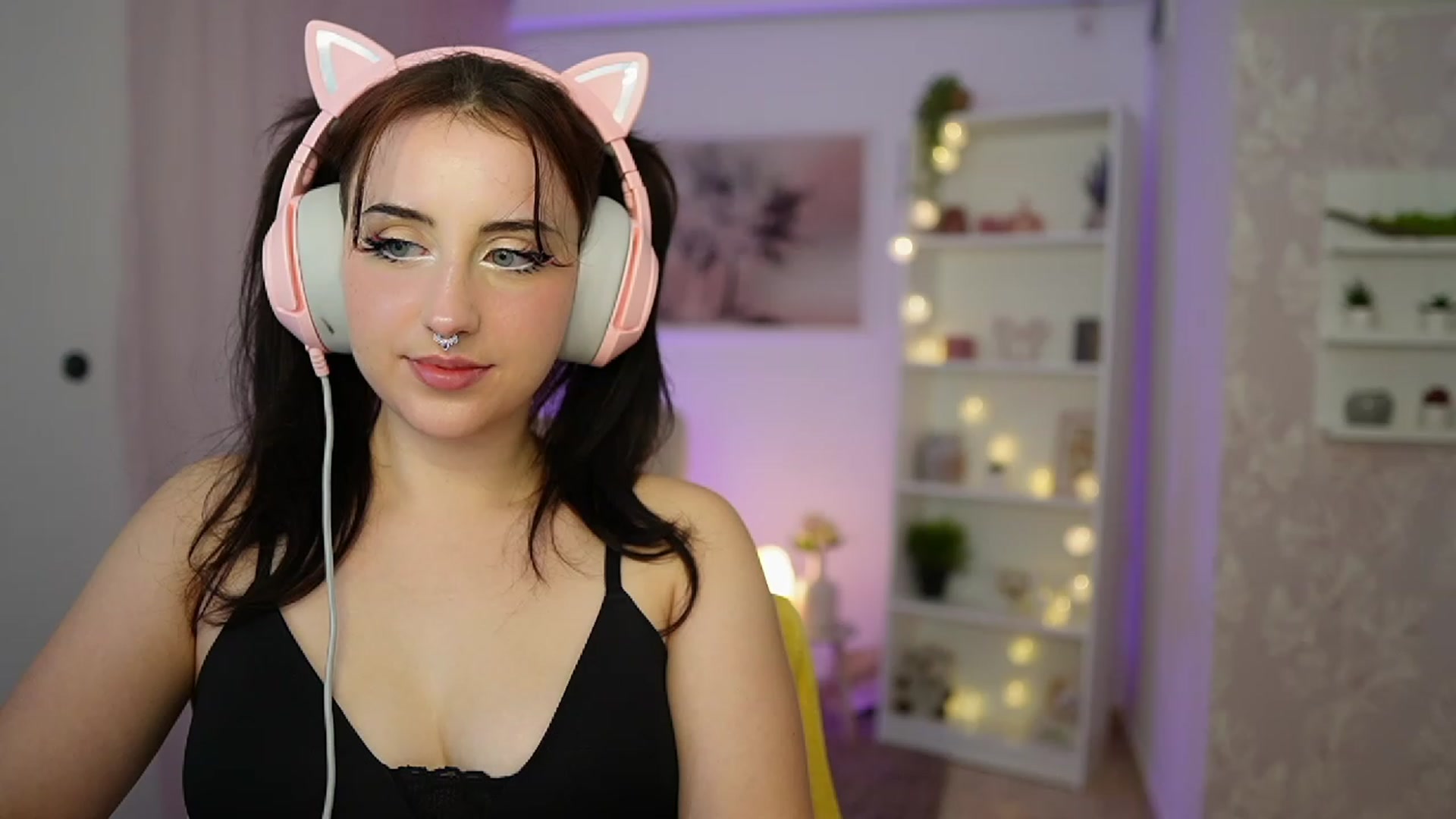 Gallery image thumbnail from Cherry_Acid18's myfreecams stream on, 09/23/2023, 22:46 image 15 of 20