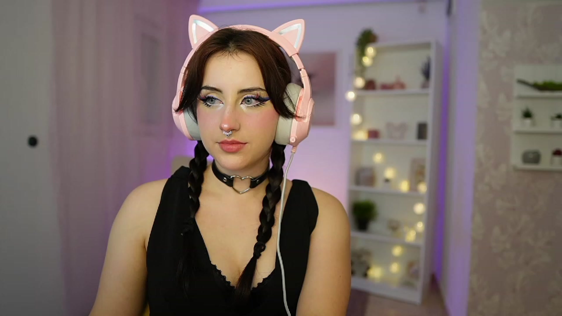 Gallery image thumbnail from Cherry_Acid18's myfreecams stream on, 09/24/2023, 19:32 image 9 of 20