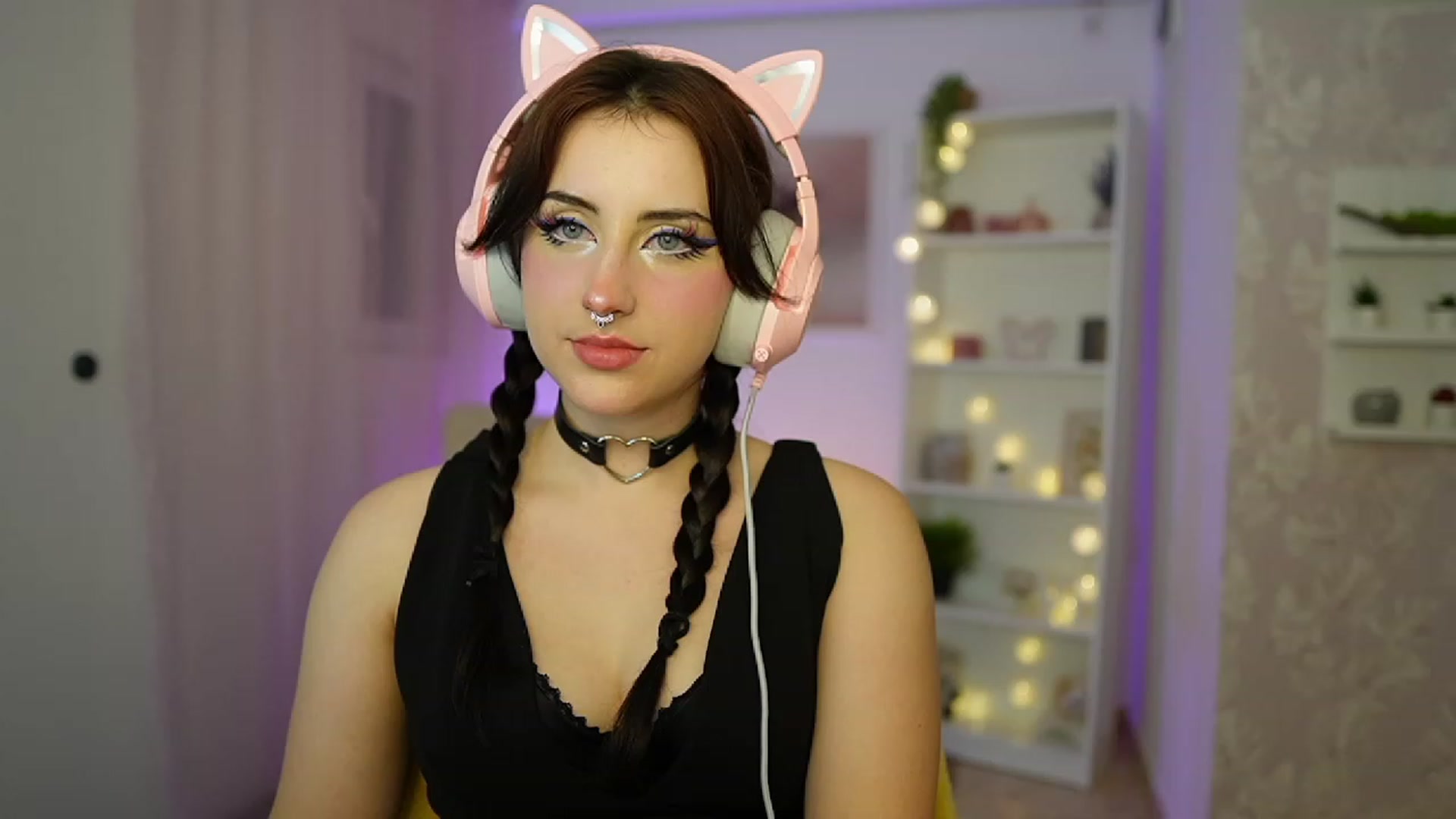 Gallery image thumbnail from Cherry_Acid18's myfreecams stream on, 09/24/2023, 19:32 image 12 of 20