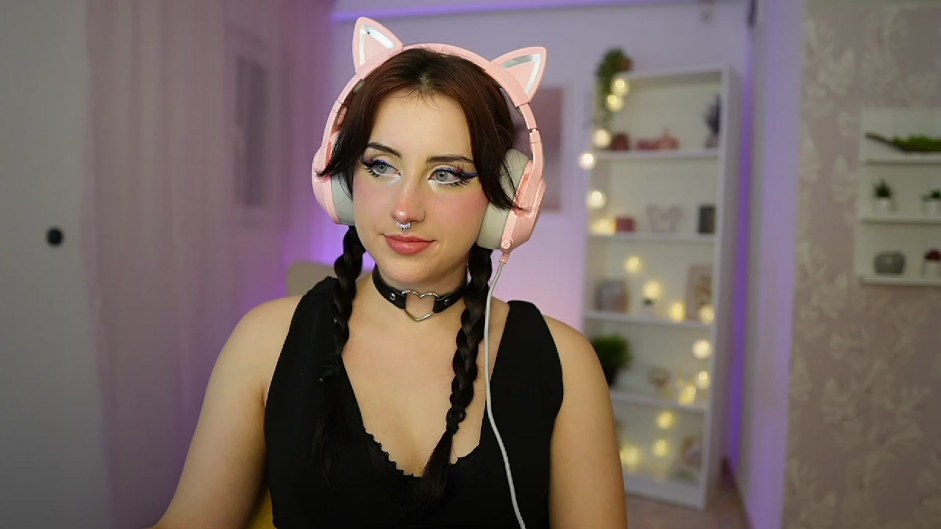 Gallery image thumbnail from Cherry_Acid18's myfreecams stream on, 09/24/2023, 19:32 image 6 of 20