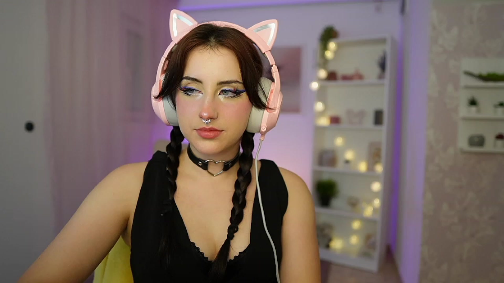 Gallery image thumbnail from Cherry_Acid18's myfreecams stream on, 09/24/2023, 19:32 image 4 of 20