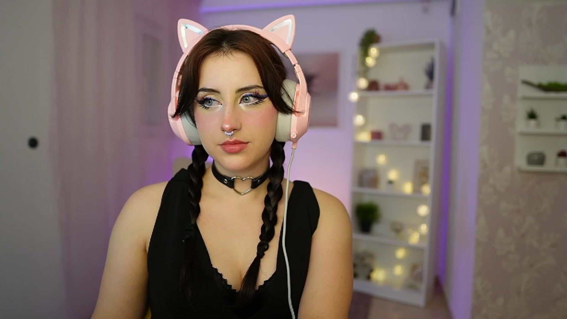 Gallery image thumbnail from Cherry_Acid18's myfreecams stream on, 09/24/2023, 19:32 image 7 of 20
