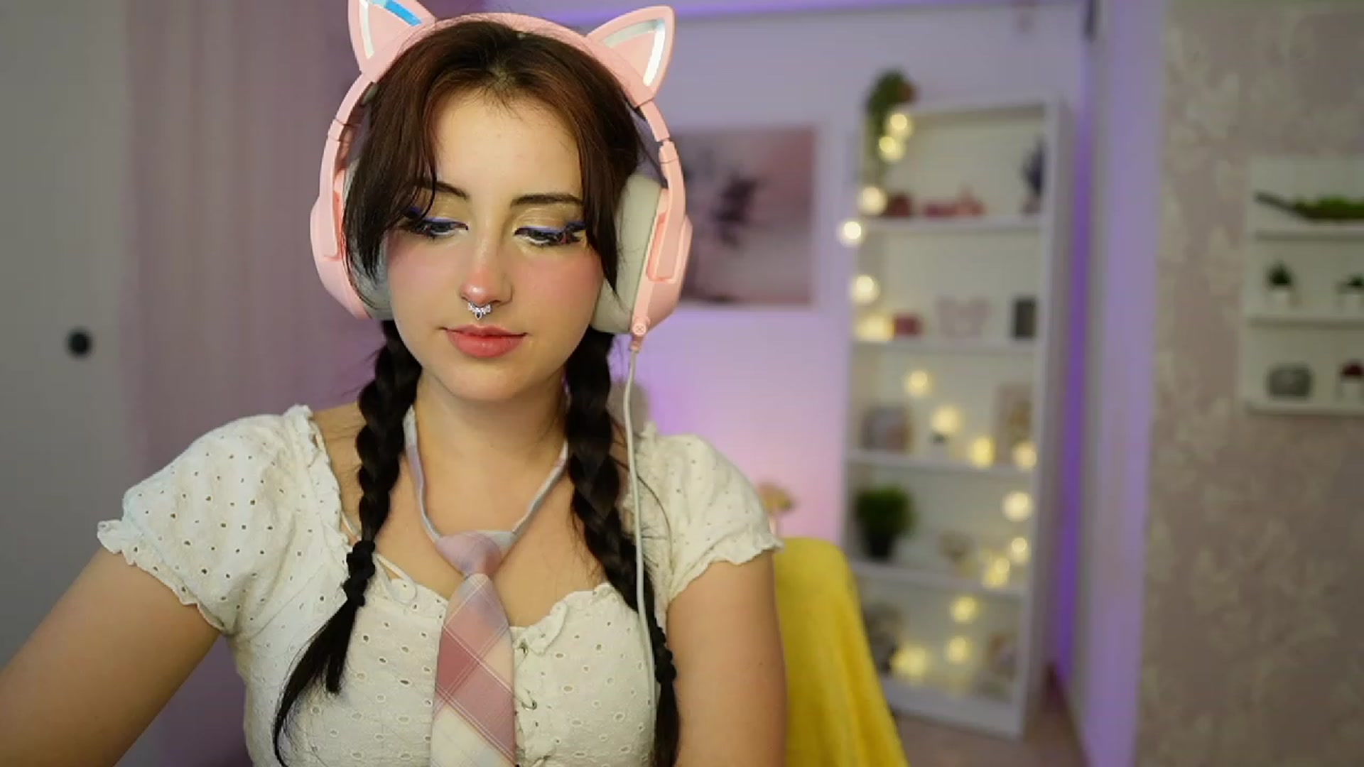 Gallery image thumbnail from Cherry_Acid18's myfreecams stream on, 09/24/2023, 20:59 image 14 of 20