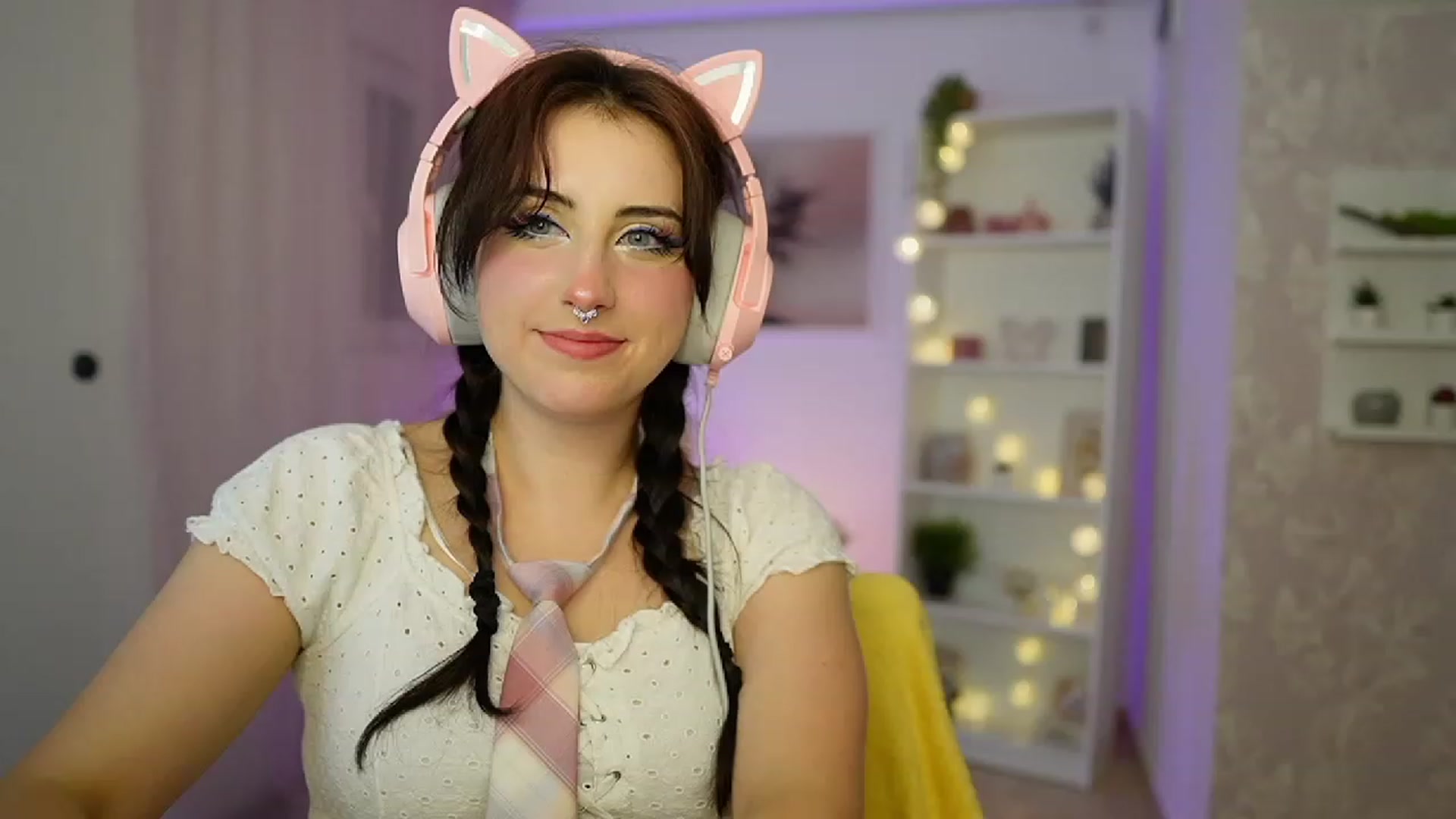 Gallery image thumbnail from Cherry_Acid18's myfreecams stream on, 09/24/2023, 20:59 image 15 of 20