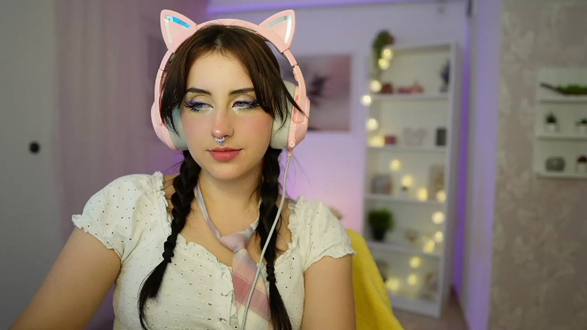 Gallery image thumbnail from Cherry_Acid18's myfreecams stream on, 09/24/2023, 21:28 image 4 of 20