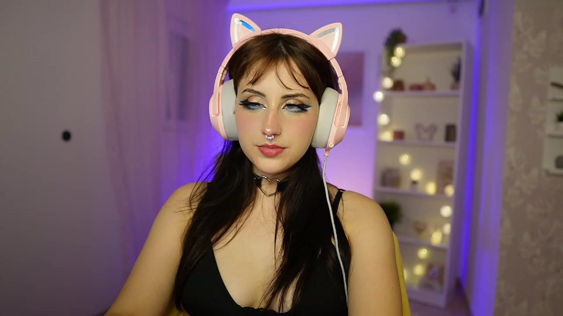 Gallery image thumbnail from Cherry_Acid18's myfreecams stream on, 09/27/2023, 19:46 image 8 of 20