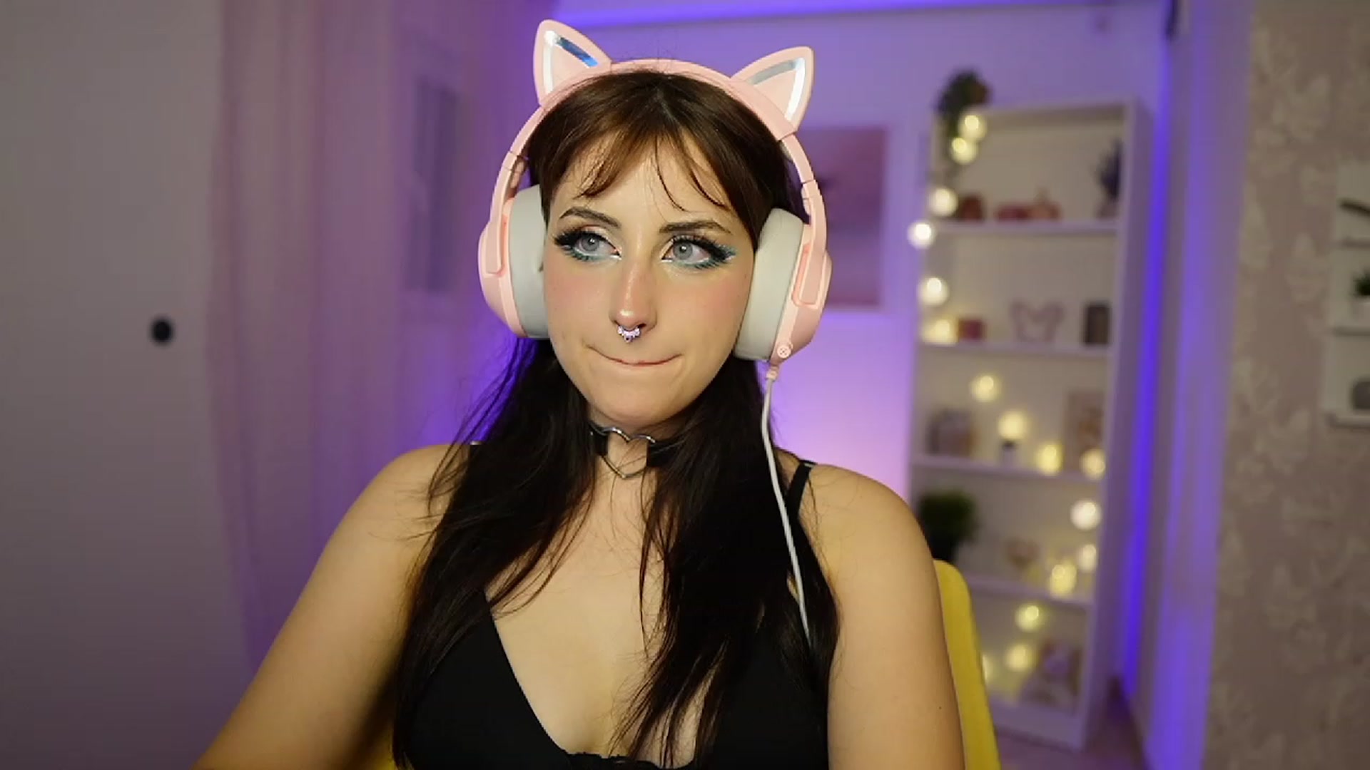 Gallery image thumbnail from Cherry_Acid18's myfreecams stream on, 09/27/2023, 19:46 image 11 of 20