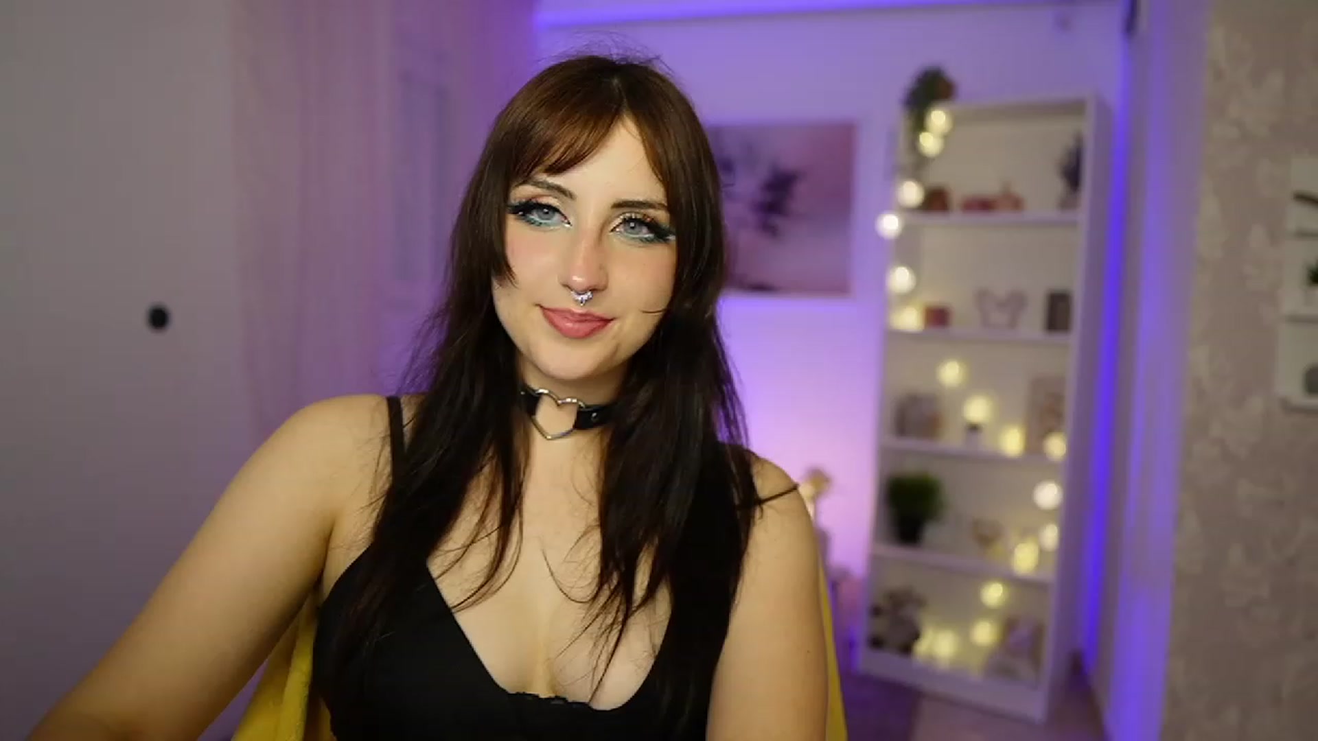 Gallery image thumbnail from Cherry_Acid18's myfreecams stream on, 09/27/2023, 21:39 image 14 of 20